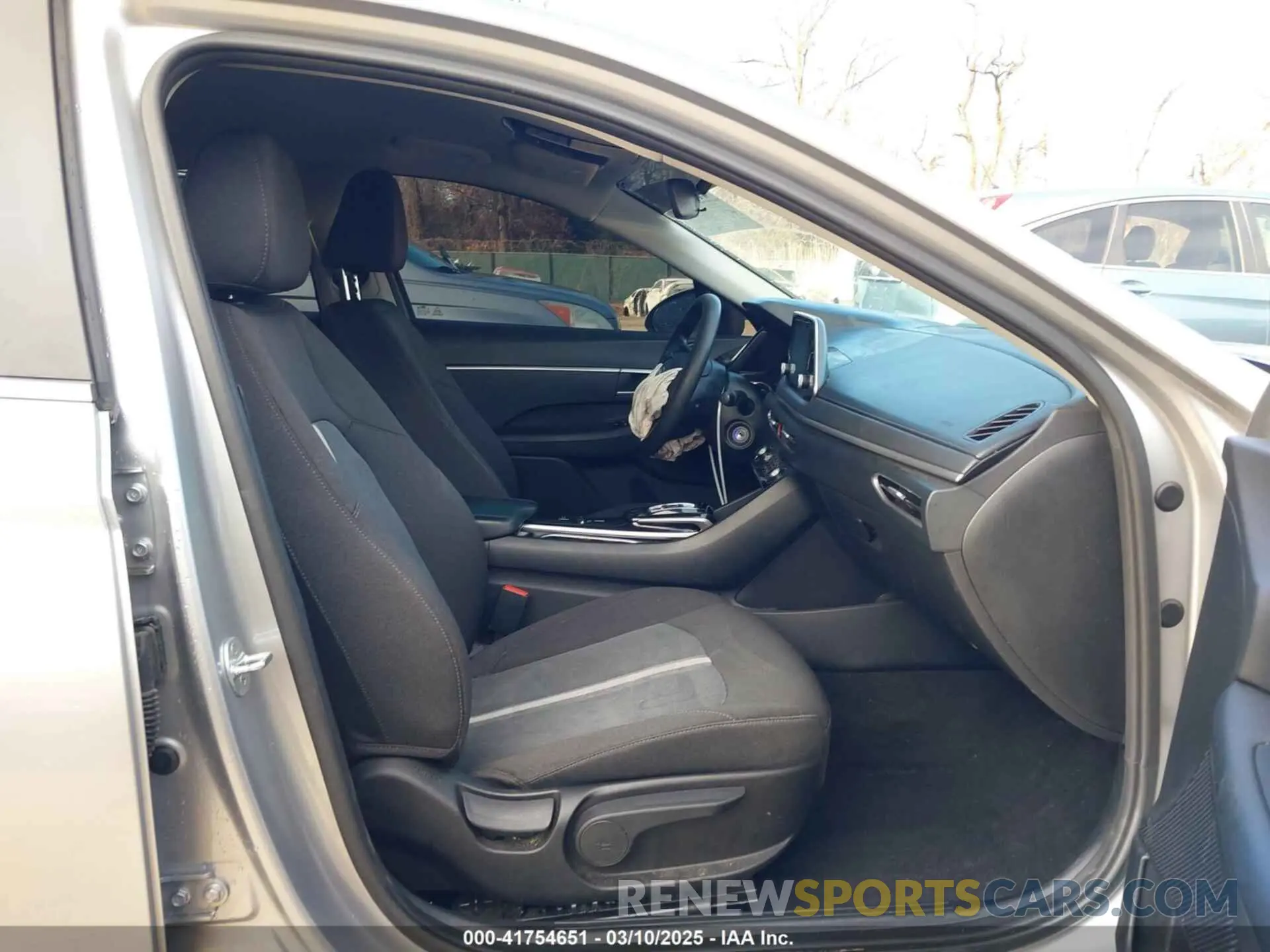5 Photograph of a damaged car 5NPEG4JA9MH126463 HYUNDAI SONATA 2021