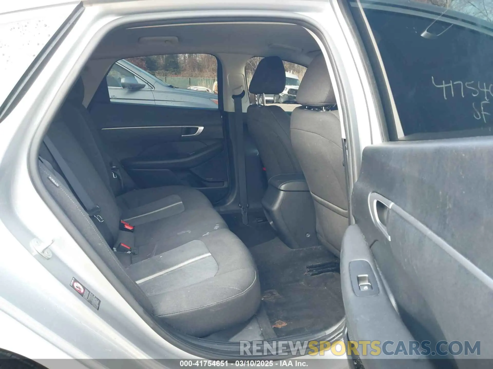 8 Photograph of a damaged car 5NPEG4JA9MH126463 HYUNDAI SONATA 2021