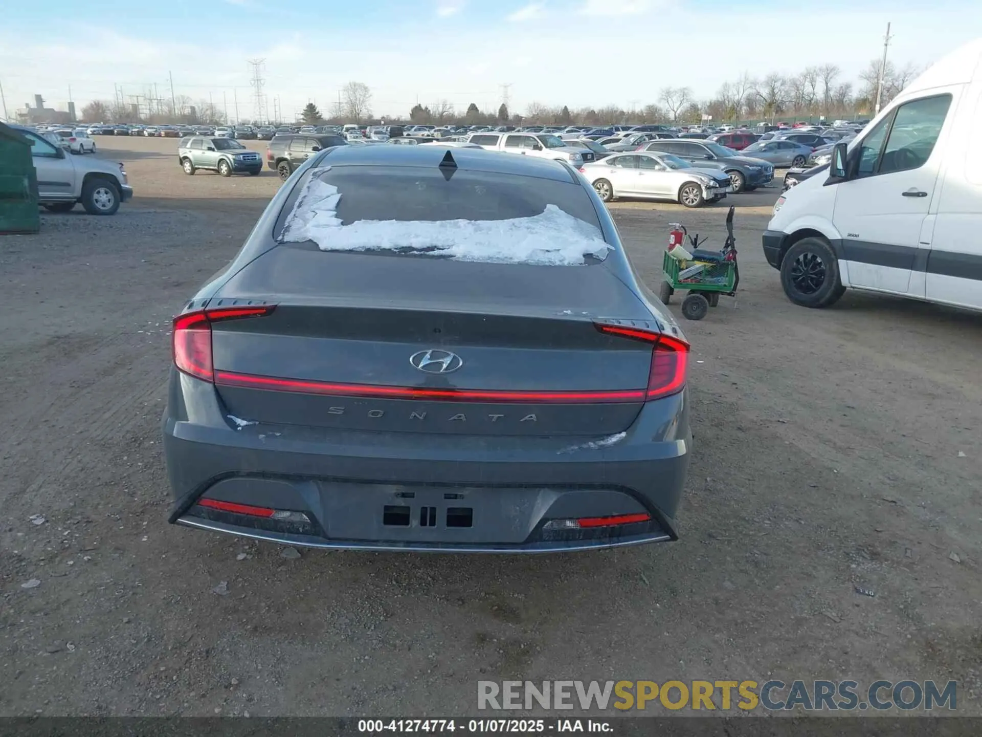 16 Photograph of a damaged car 5NPEG4JAXMH076320 HYUNDAI SONATA 2021