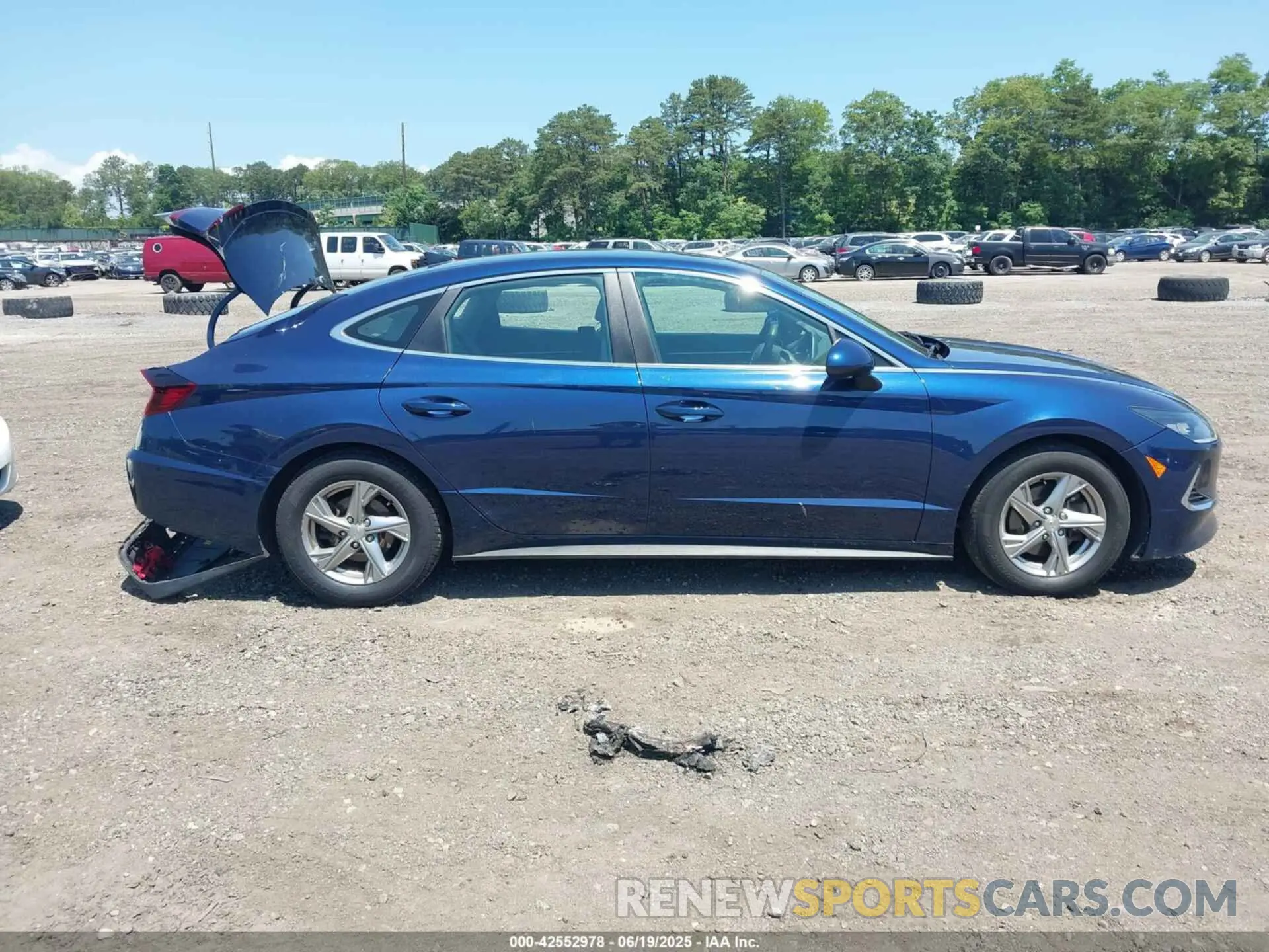 13 Photograph of a damaged car 5NPEG4JAXMH114743 HYUNDAI SONATA 2021