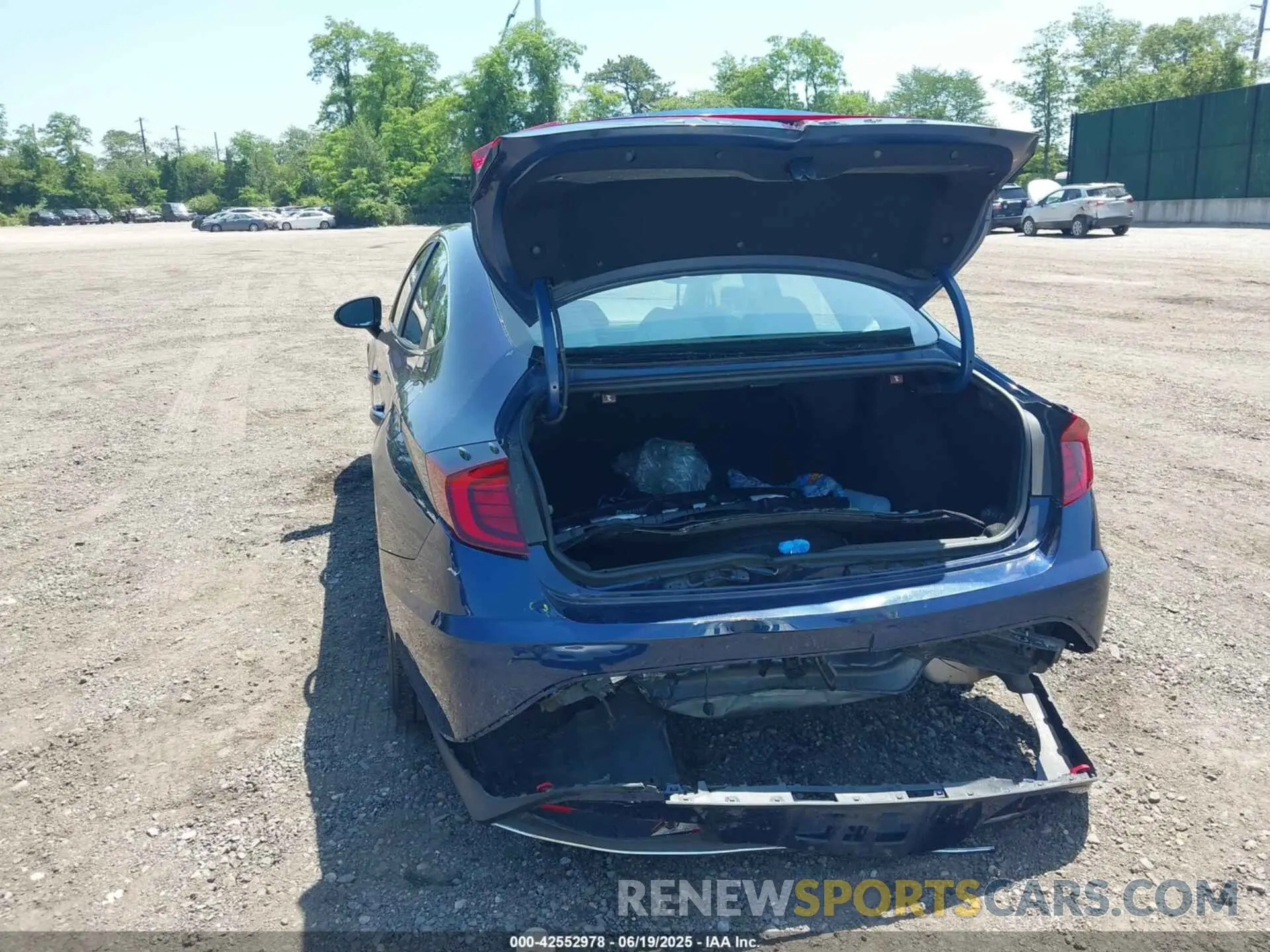 16 Photograph of a damaged car 5NPEG4JAXMH114743 HYUNDAI SONATA 2021