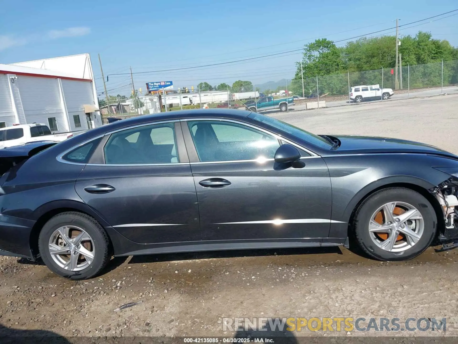 13 Photograph of a damaged car 5NPEG4JAXMH124446 HYUNDAI SONATA 2021
