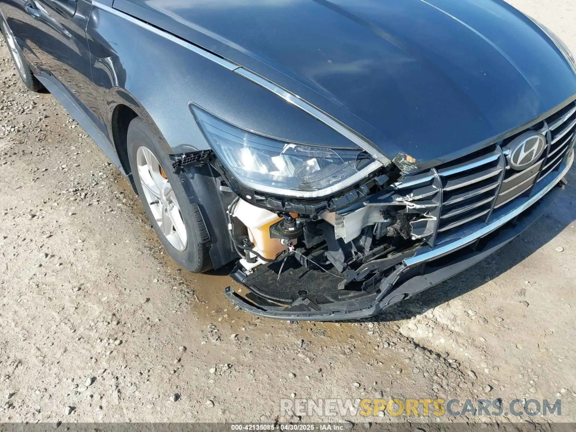 17 Photograph of a damaged car 5NPEG4JAXMH124446 HYUNDAI SONATA 2021