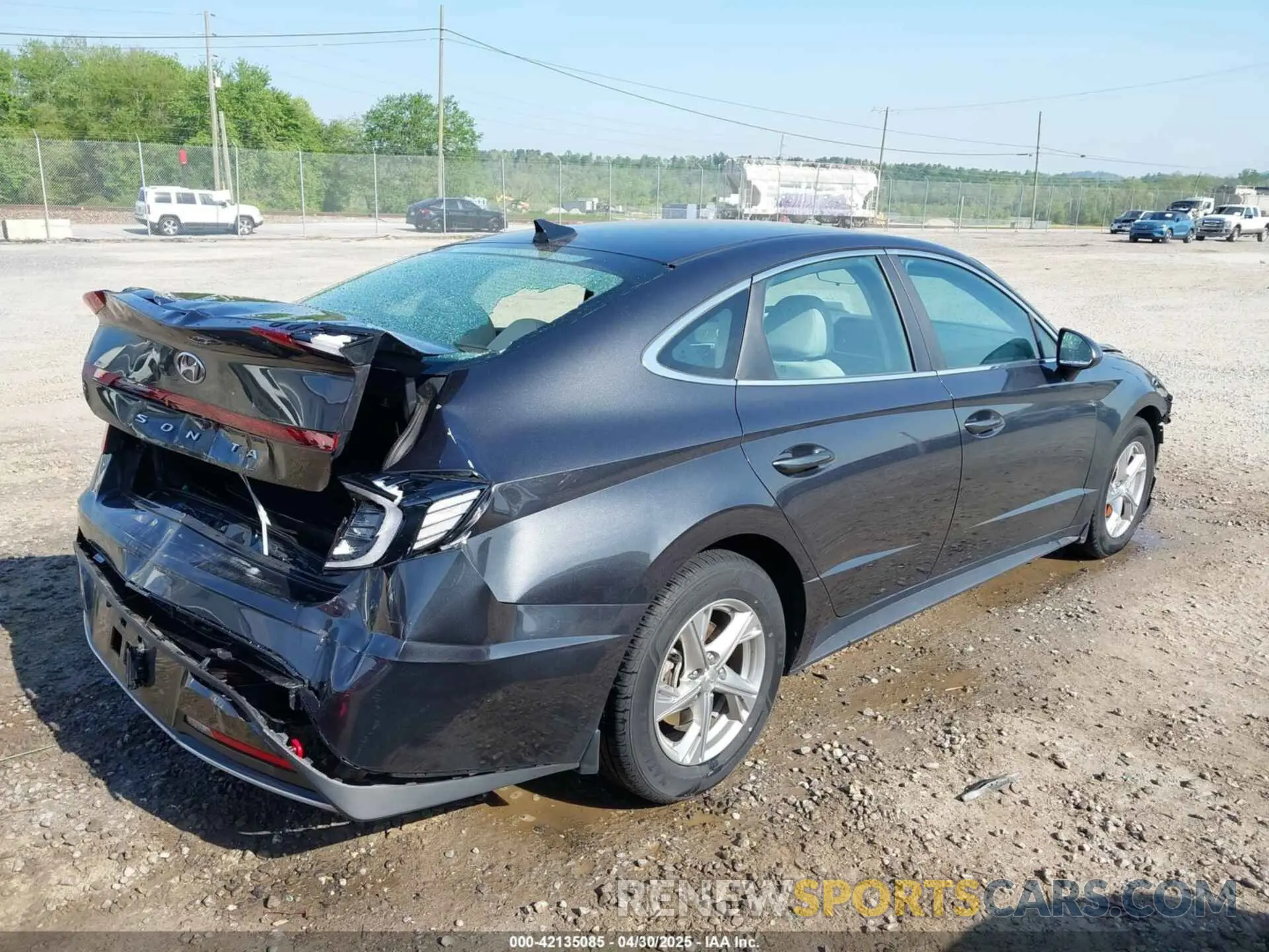 4 Photograph of a damaged car 5NPEG4JAXMH124446 HYUNDAI SONATA 2021