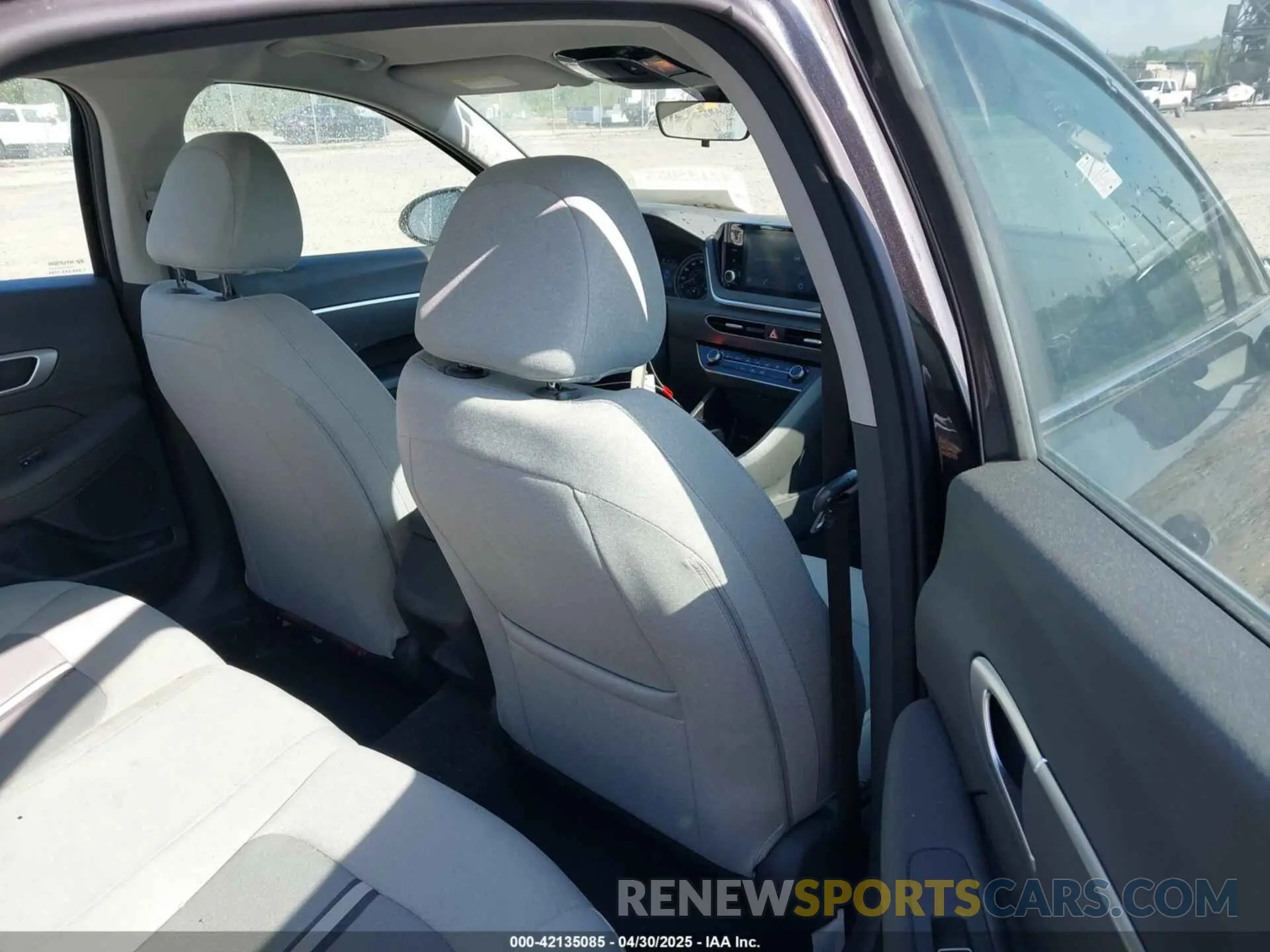 8 Photograph of a damaged car 5NPEG4JAXMH124446 HYUNDAI SONATA 2021