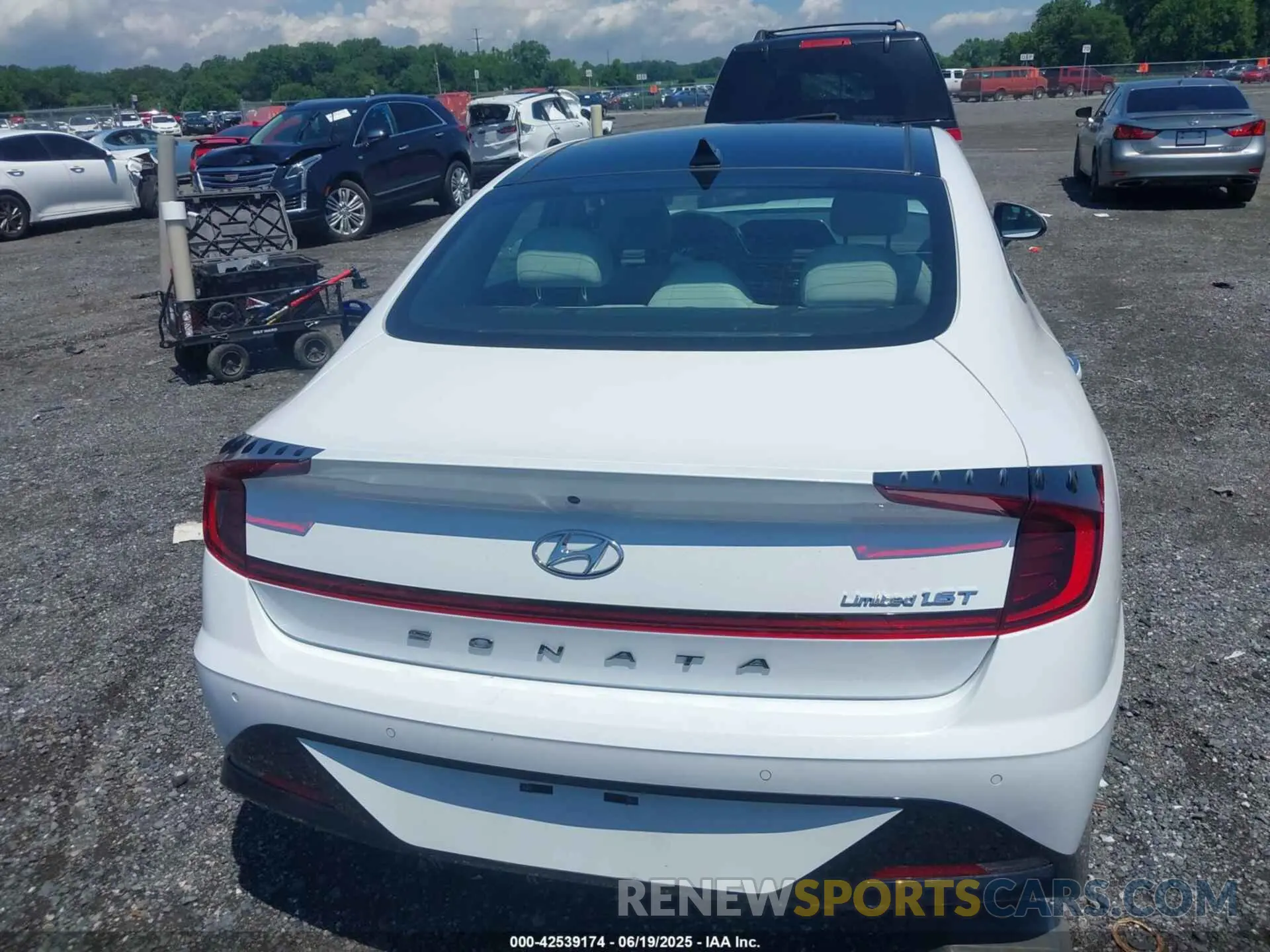 16 Photograph of a damaged car 5NPEH4J25MH072732 HYUNDAI SONATA 2021