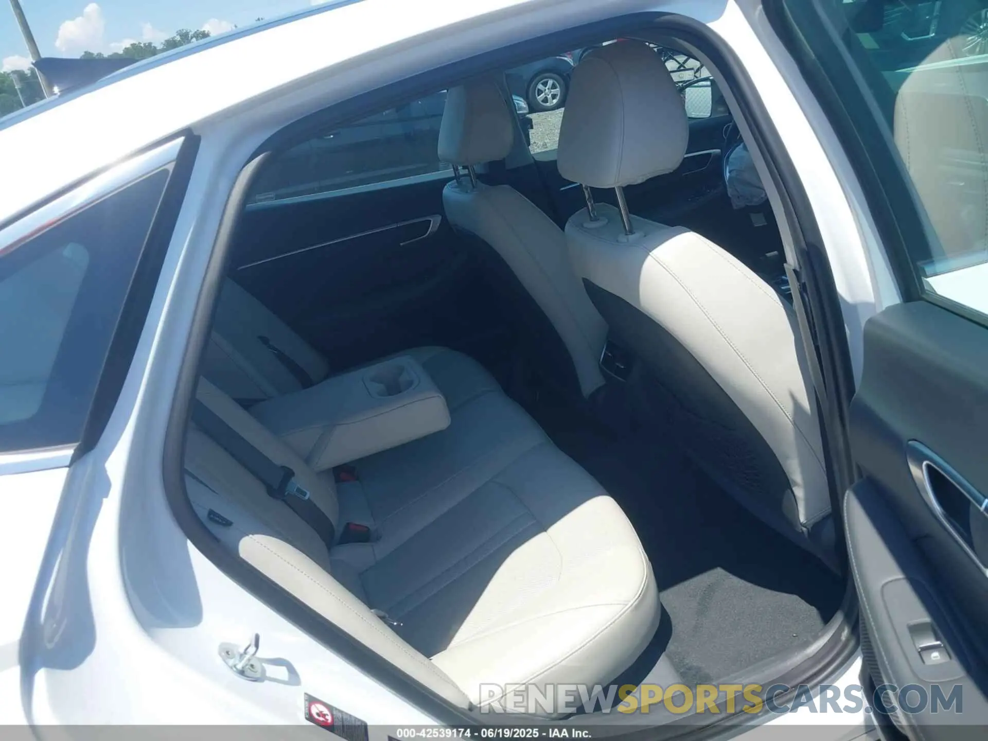 8 Photograph of a damaged car 5NPEH4J25MH072732 HYUNDAI SONATA 2021