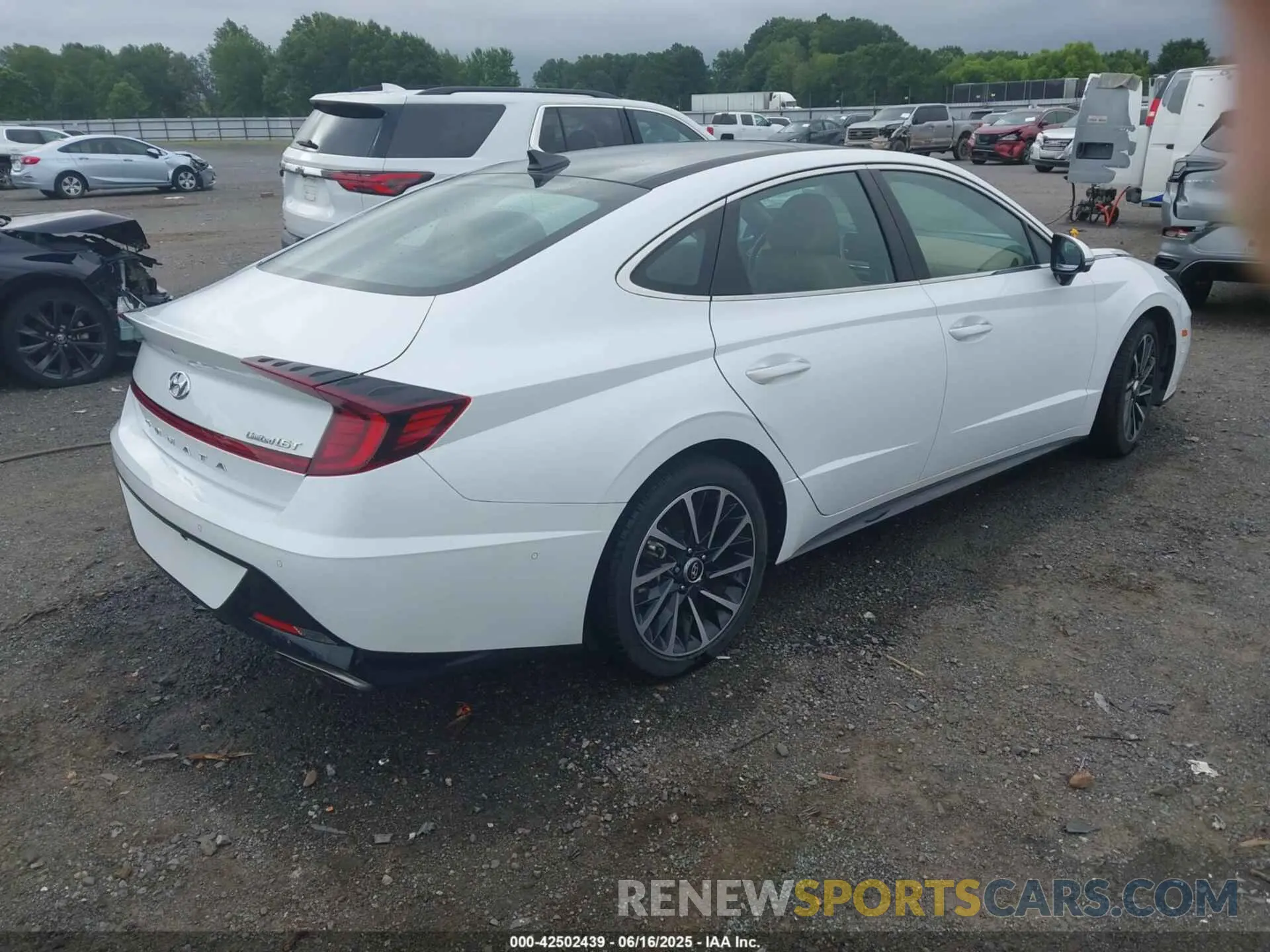 4 Photograph of a damaged car 5NPEH4J25MH074528 HYUNDAI SONATA 2021