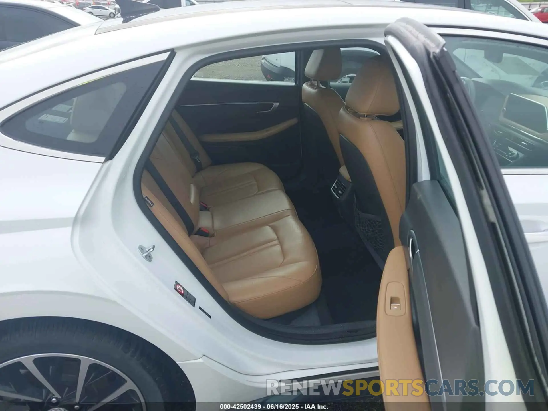 8 Photograph of a damaged car 5NPEH4J25MH074528 HYUNDAI SONATA 2021