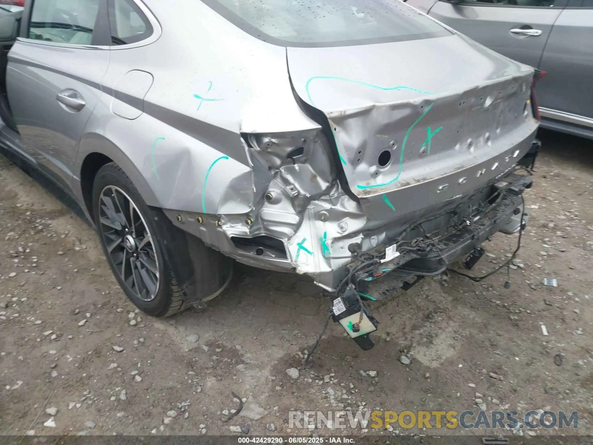 18 Photograph of a damaged car 5NPEH4J26MH092861 HYUNDAI SONATA 2021