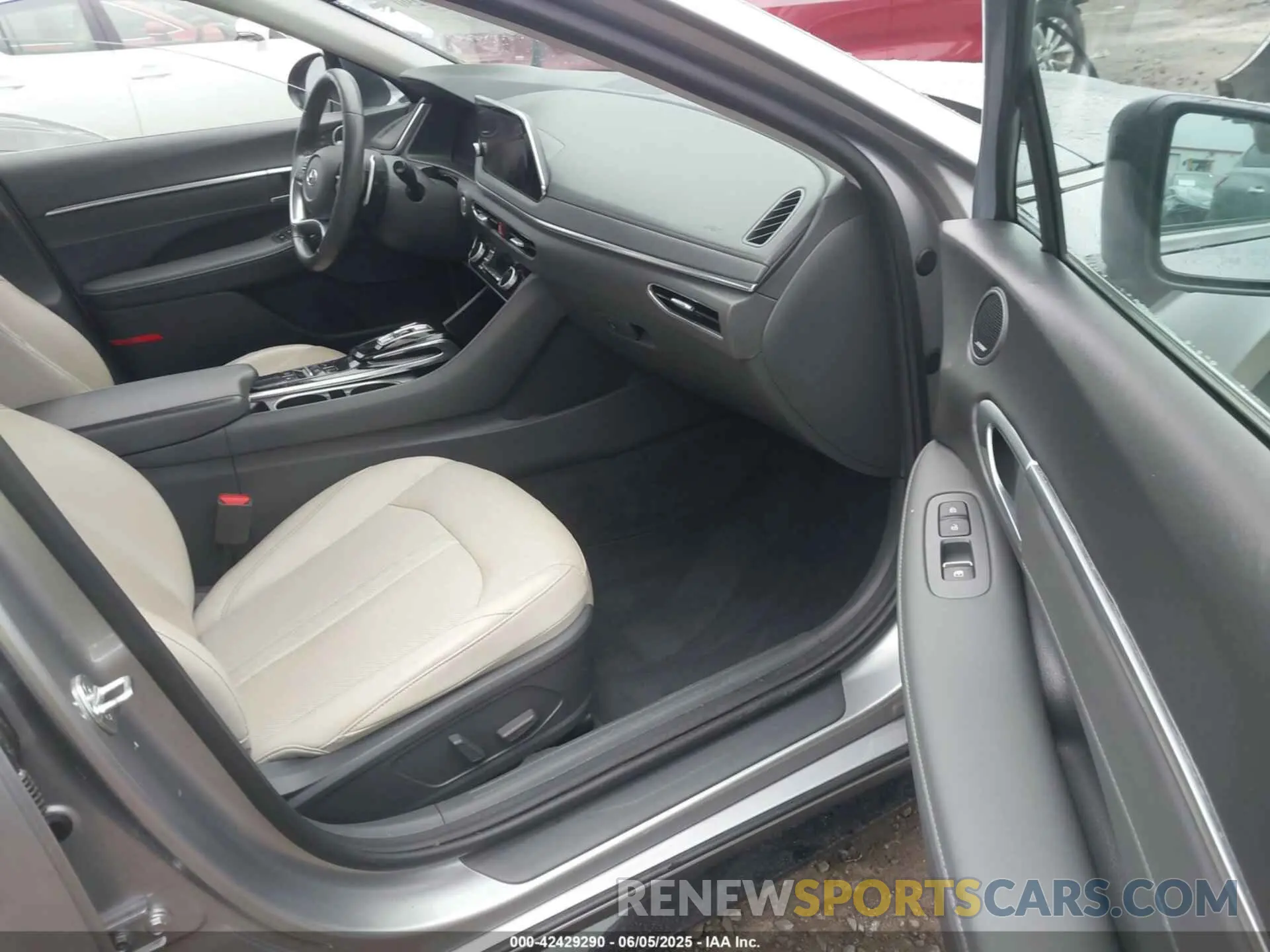 5 Photograph of a damaged car 5NPEH4J26MH092861 HYUNDAI SONATA 2021