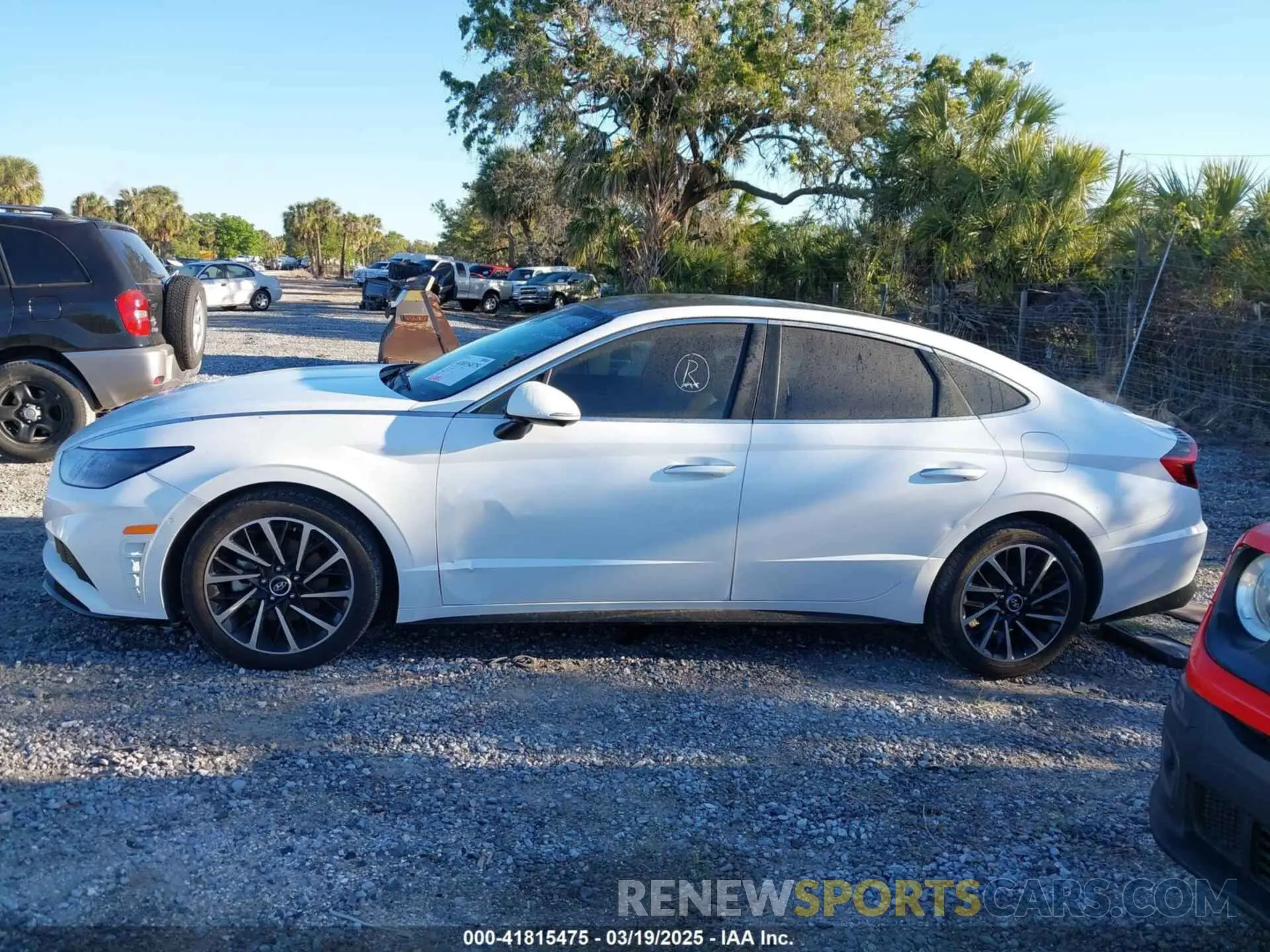 14 Photograph of a damaged car 5NPEH4J27MH076071 HYUNDAI SONATA 2021