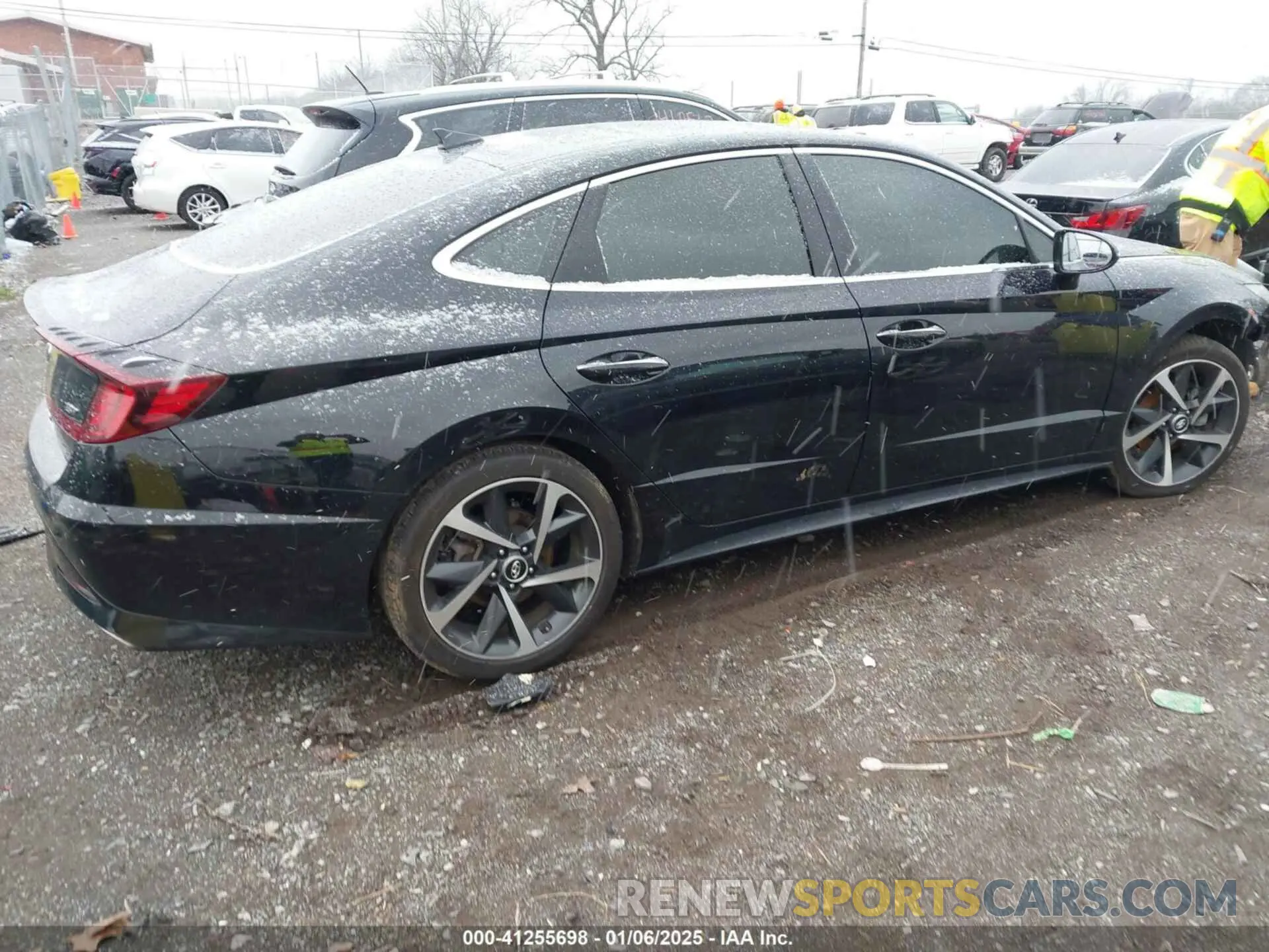 4 Photograph of a damaged car 5NPEJ4J20MH112672 HYUNDAI SONATA 2021