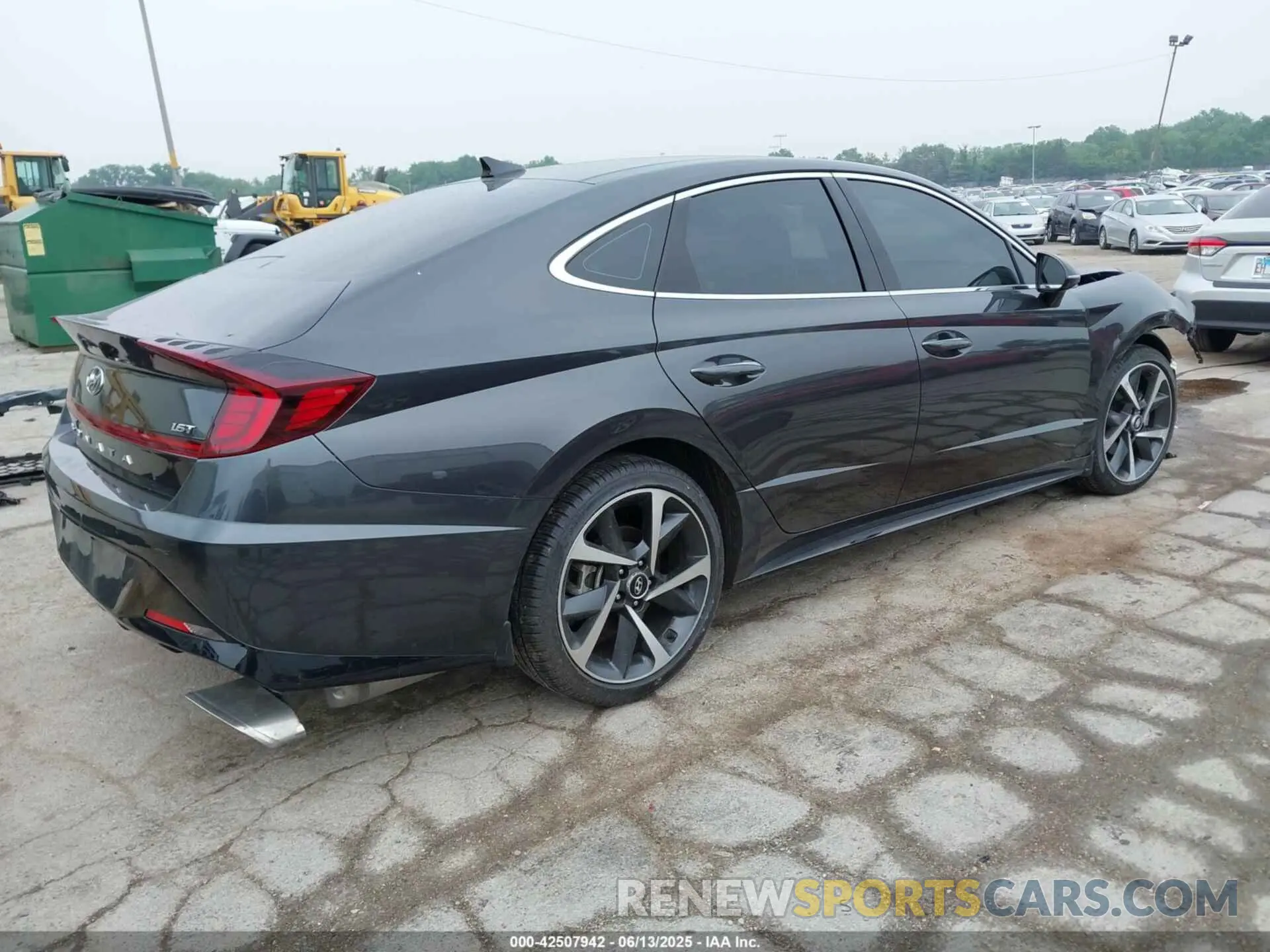 4 Photograph of a damaged car 5NPEJ4J22MH131949 HYUNDAI SONATA 2021