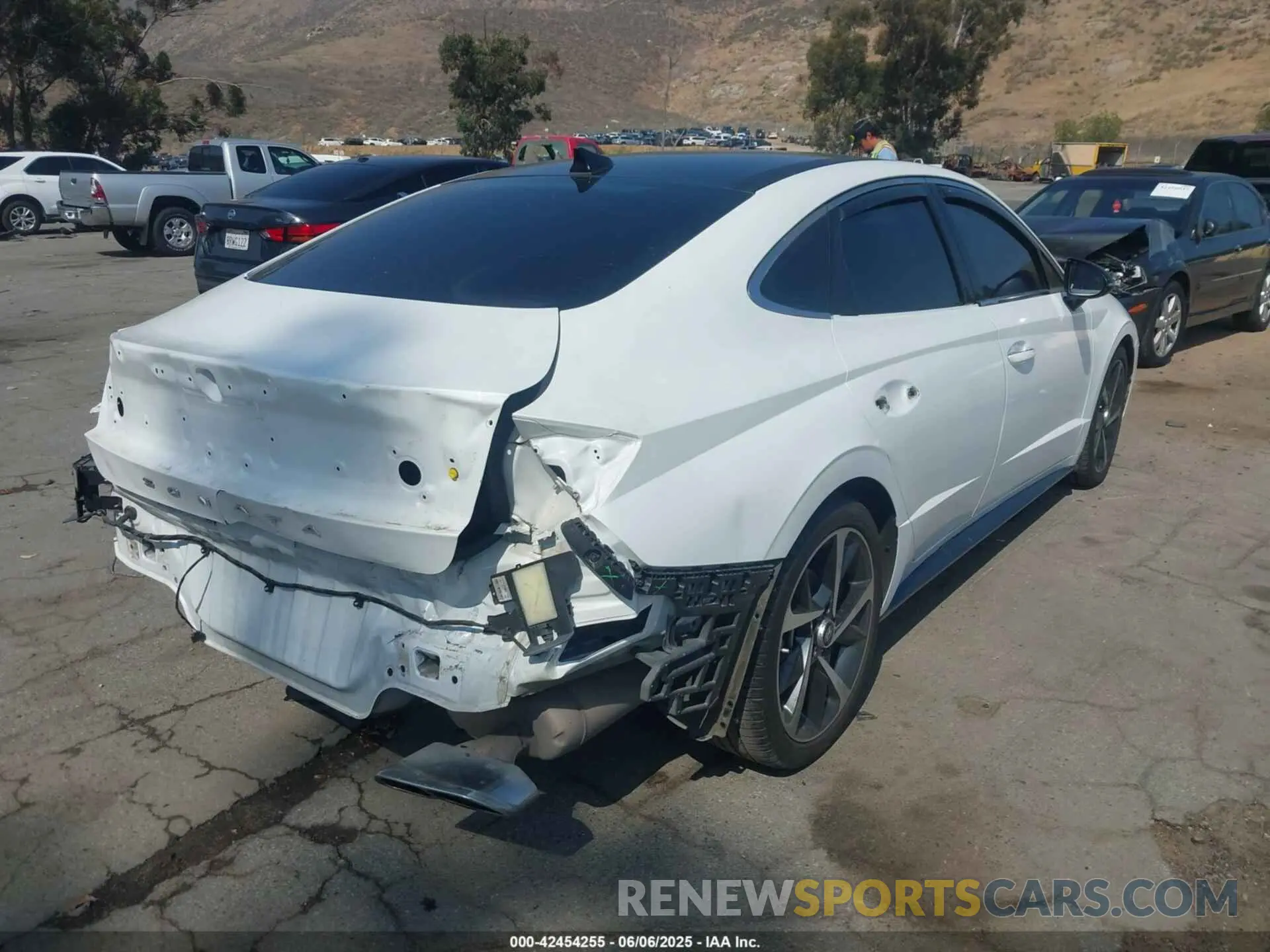 4 Photograph of a damaged car 5NPEJ4J23MH132365 HYUNDAI SONATA 2021
