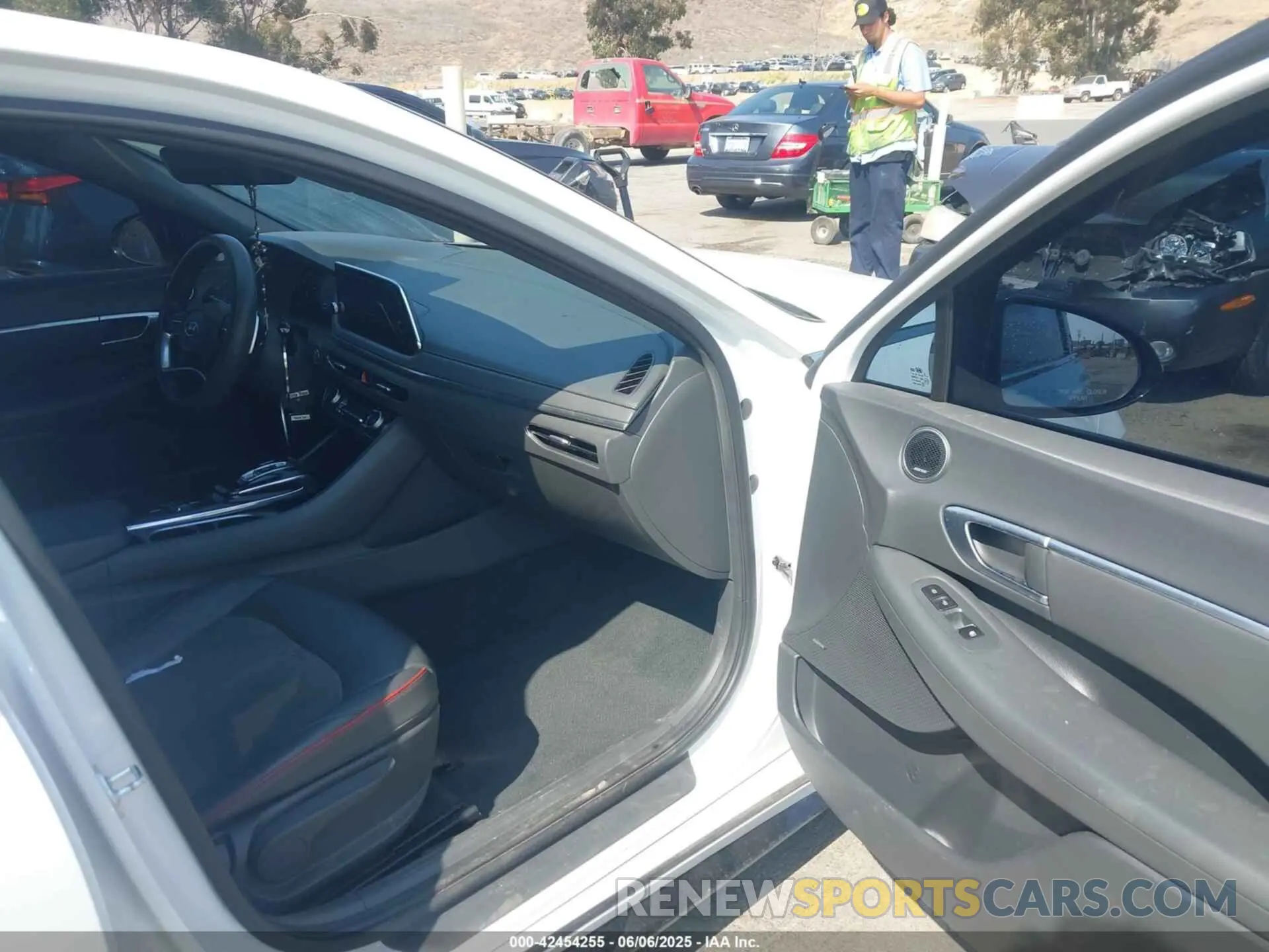 5 Photograph of a damaged car 5NPEJ4J23MH132365 HYUNDAI SONATA 2021