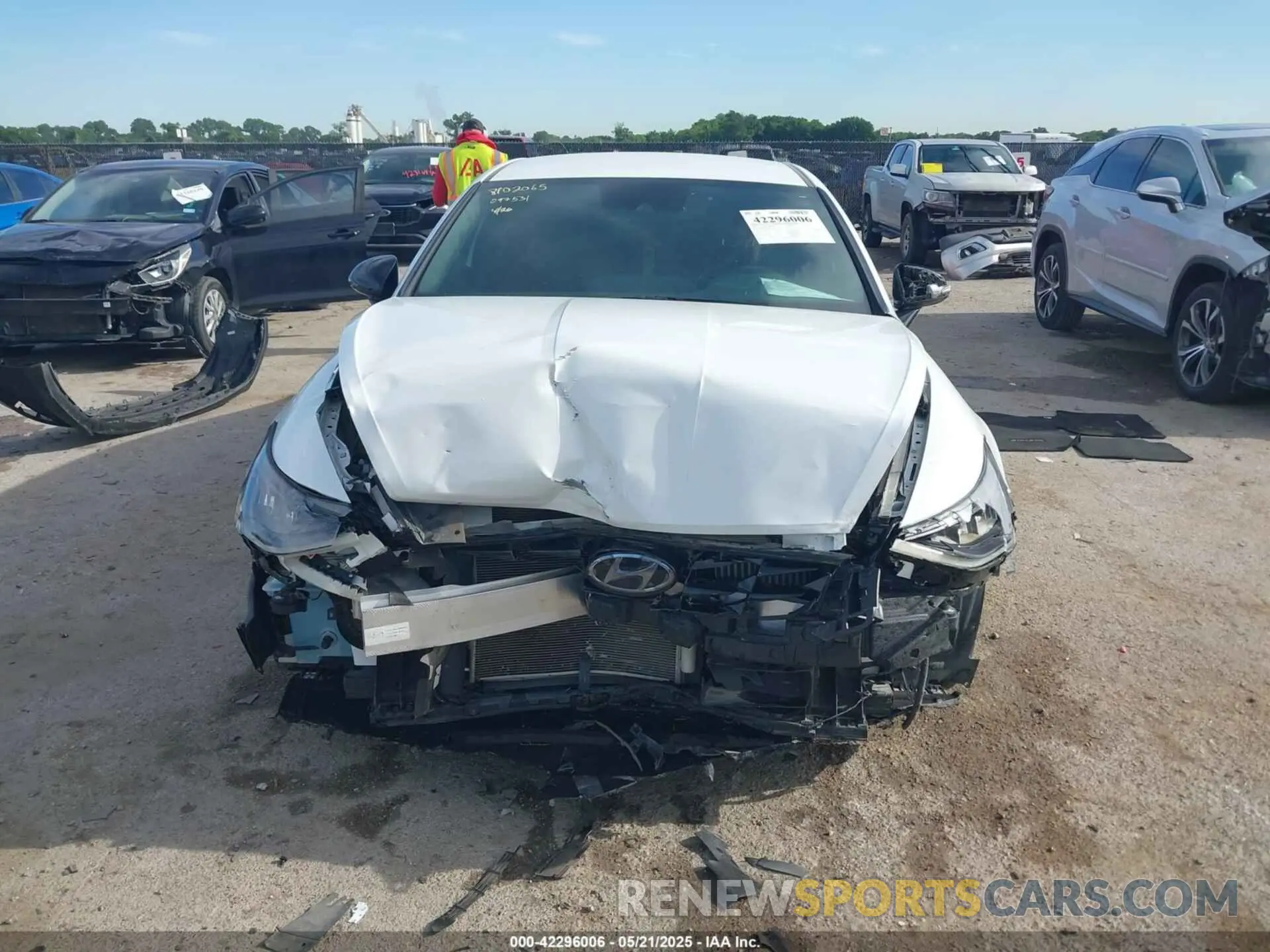 12 Photograph of a damaged car 5NPEJ4J24MH097531 HYUNDAI SONATA 2021