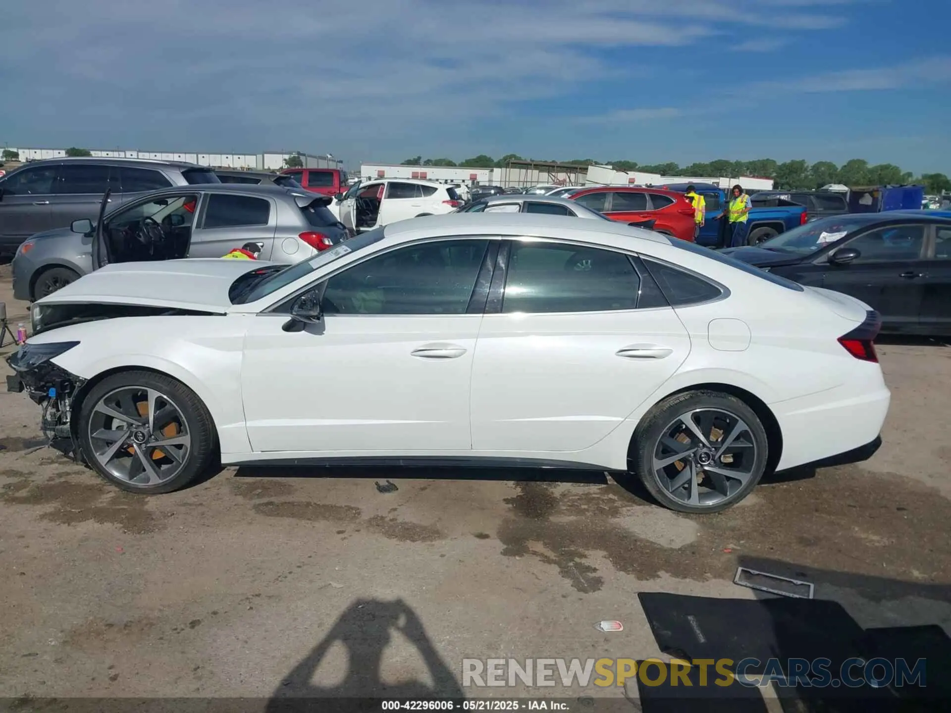 14 Photograph of a damaged car 5NPEJ4J24MH097531 HYUNDAI SONATA 2021