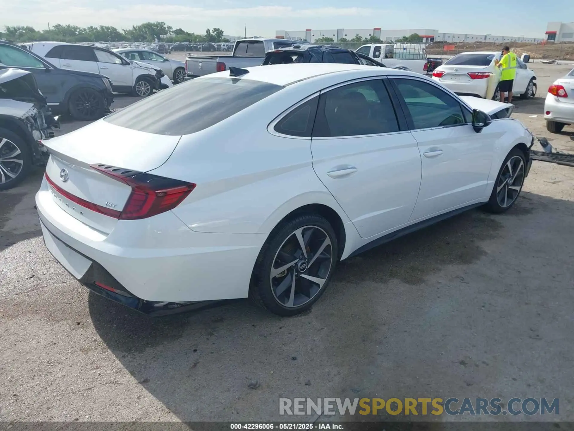 4 Photograph of a damaged car 5NPEJ4J24MH097531 HYUNDAI SONATA 2021