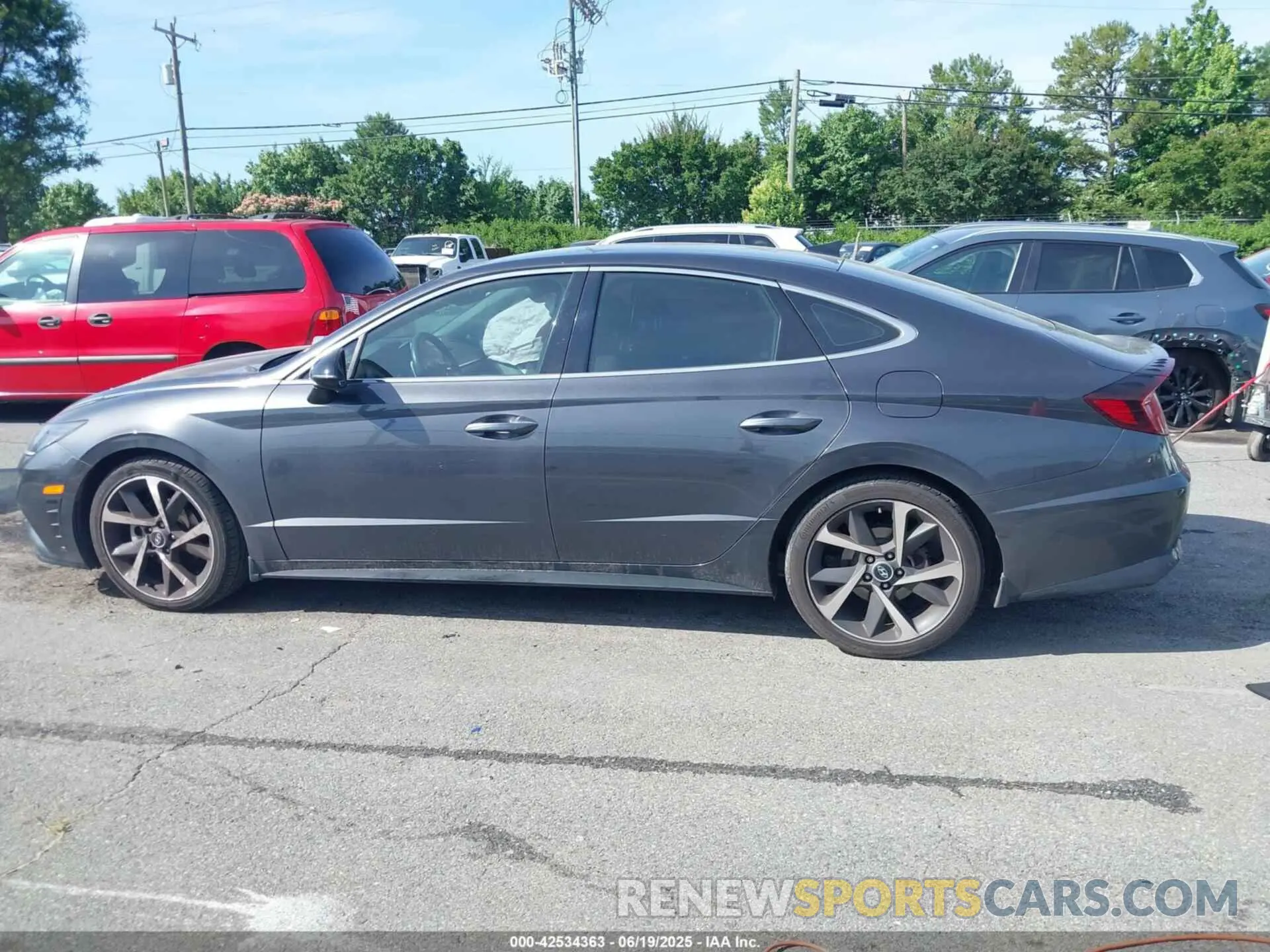 14 Photograph of a damaged car 5NPEJ4J24MH107670 HYUNDAI SONATA 2021