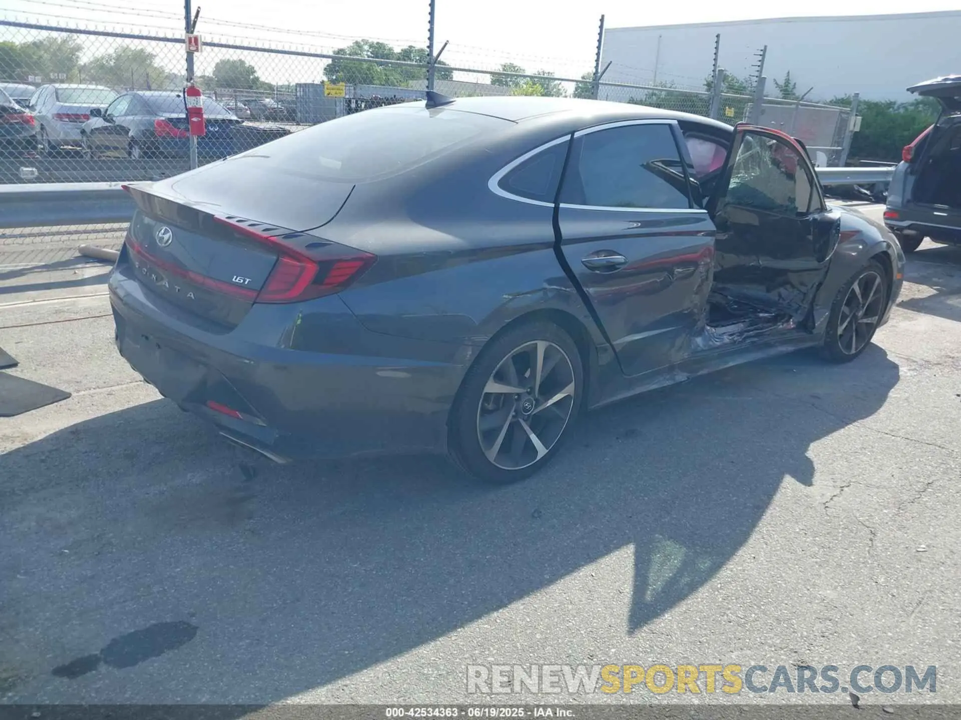 4 Photograph of a damaged car 5NPEJ4J24MH107670 HYUNDAI SONATA 2021