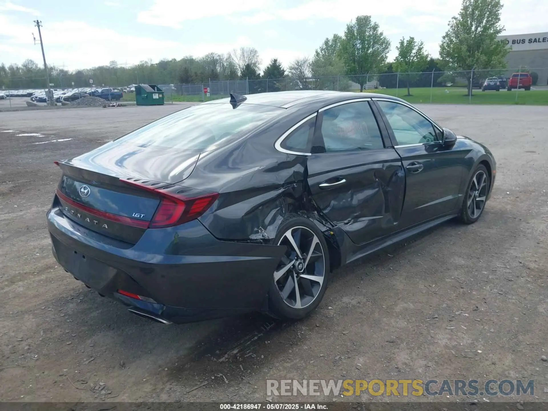 4 Photograph of a damaged car 5NPEJ4J27MH132434 HYUNDAI SONATA 2021