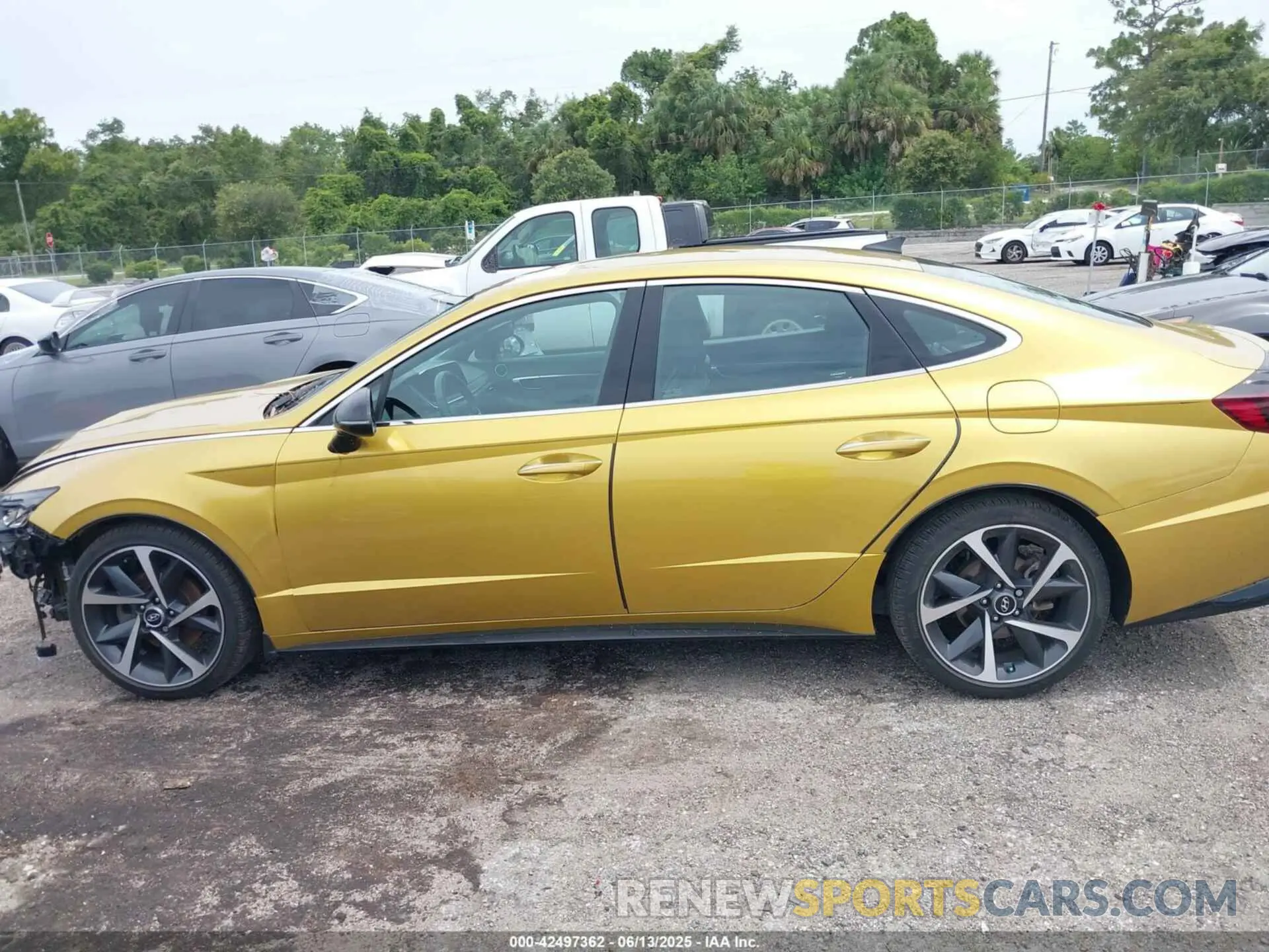 14 Photograph of a damaged car 5NPEJ4J2XMH066378 HYUNDAI SONATA 2021