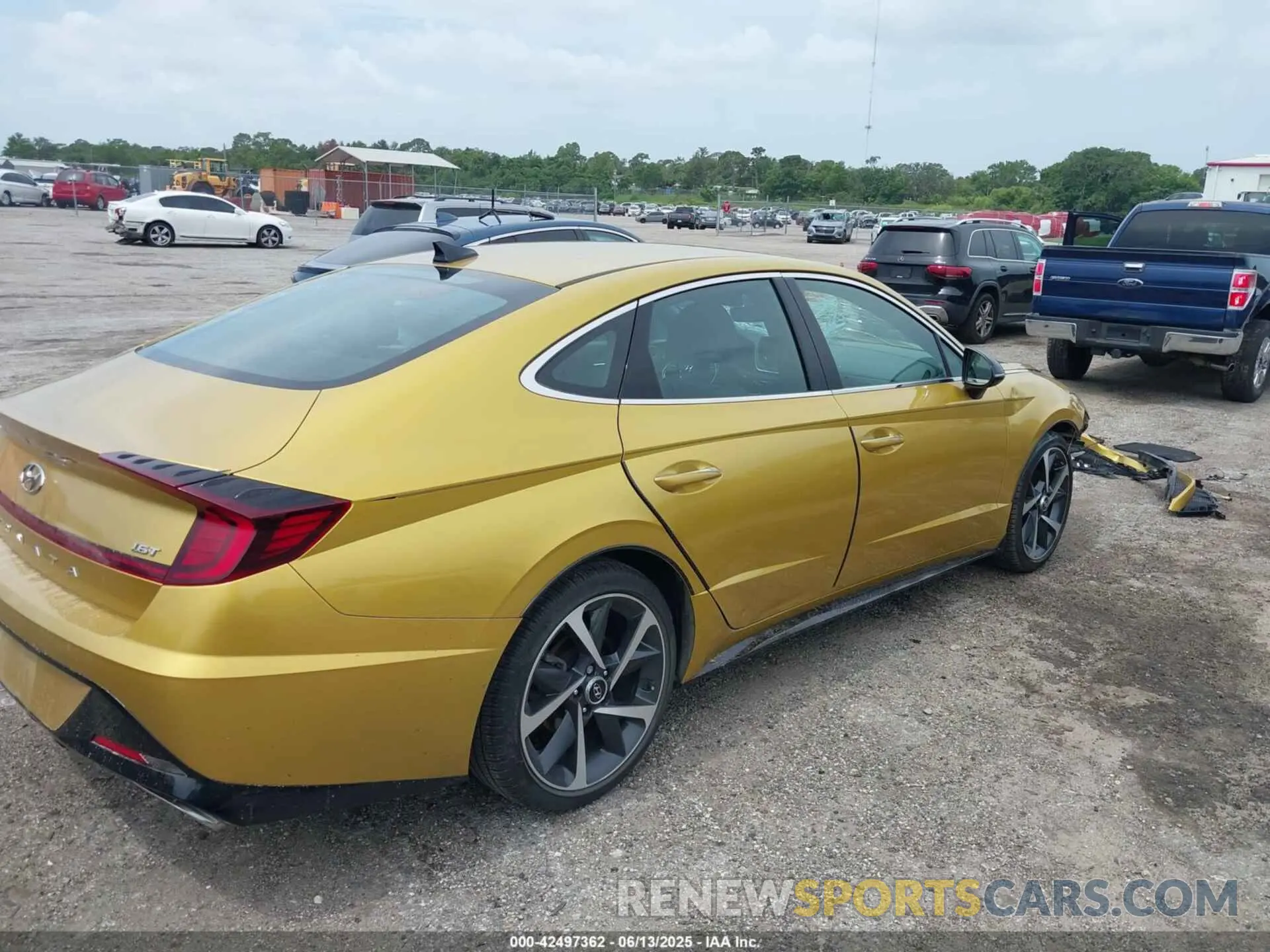 4 Photograph of a damaged car 5NPEJ4J2XMH066378 HYUNDAI SONATA 2021