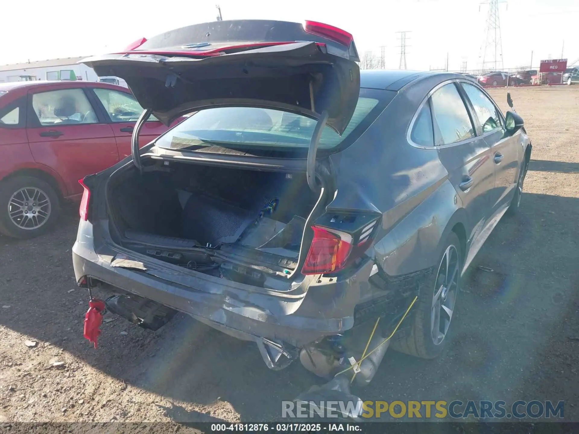 4 Photograph of a damaged car 5NPEJ4J2XMH069667 HYUNDAI SONATA 2021