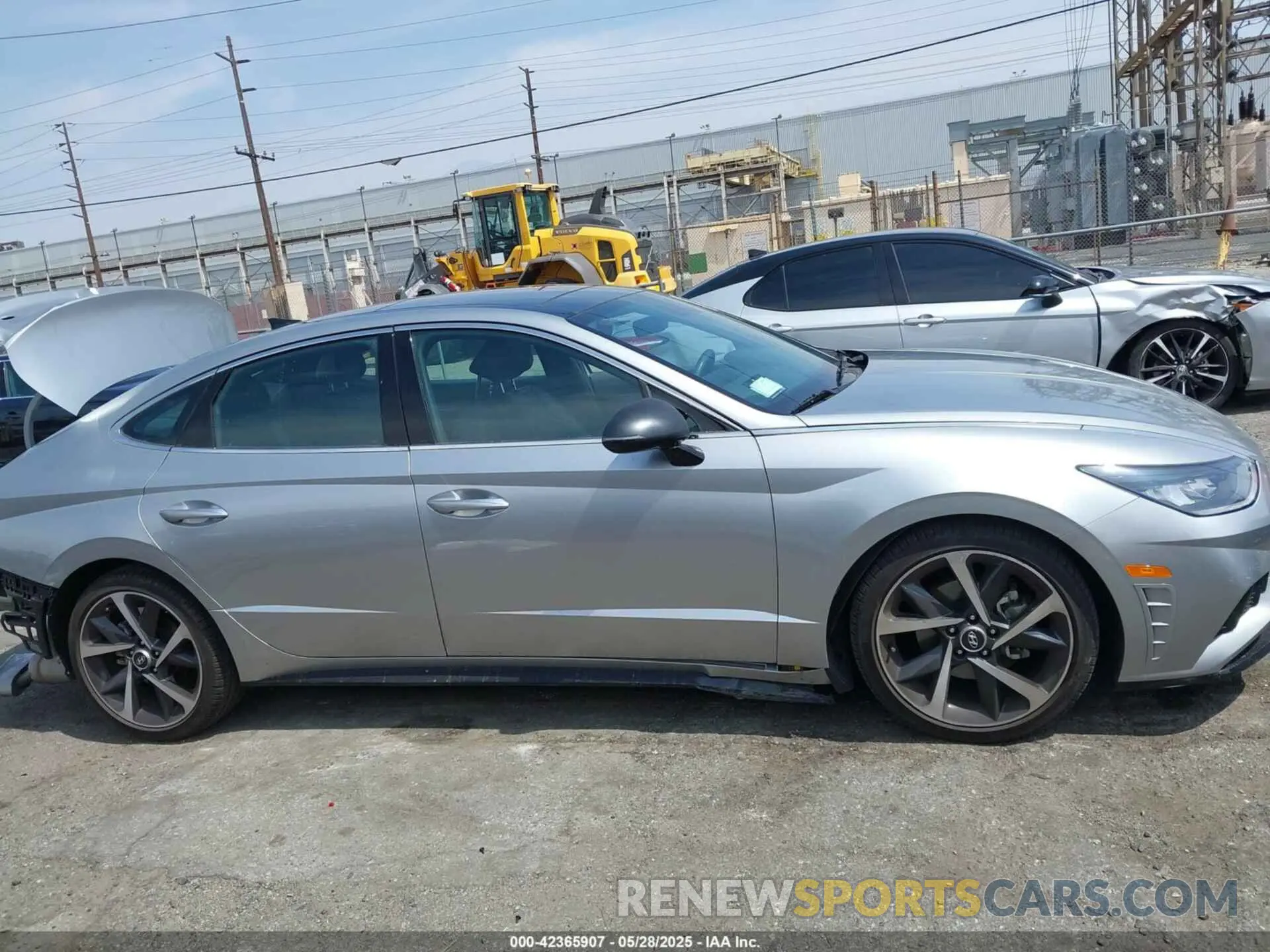 14 Photograph of a damaged car 5NPEJ4J2XMH132833 HYUNDAI SONATA 2021