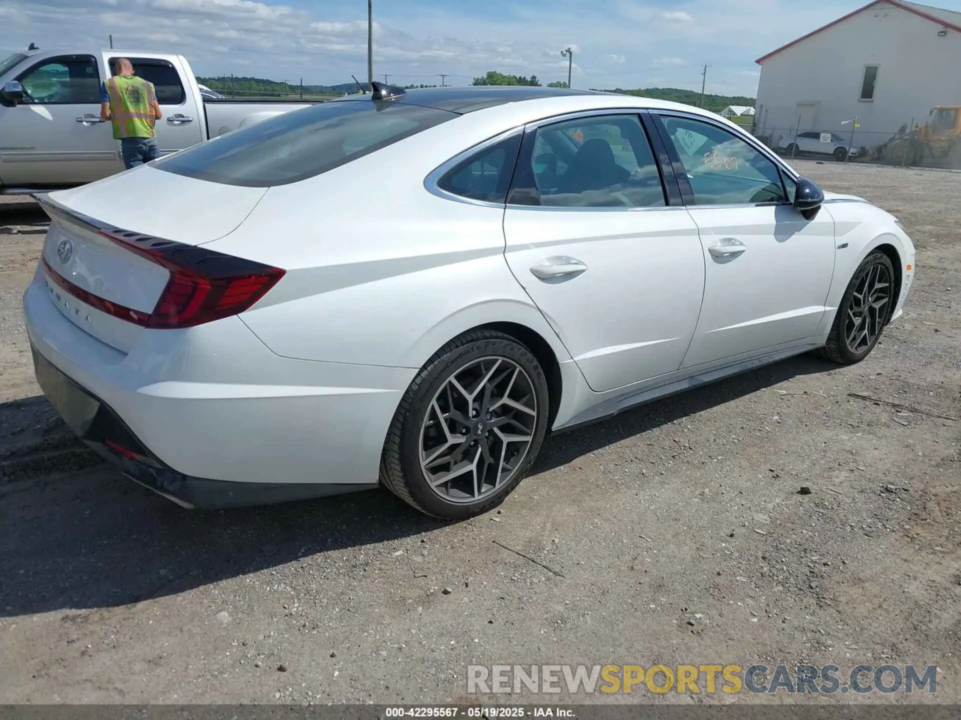 4 Photograph of a damaged car 5NPEK4JC6MH128865 HYUNDAI SONATA 2021
