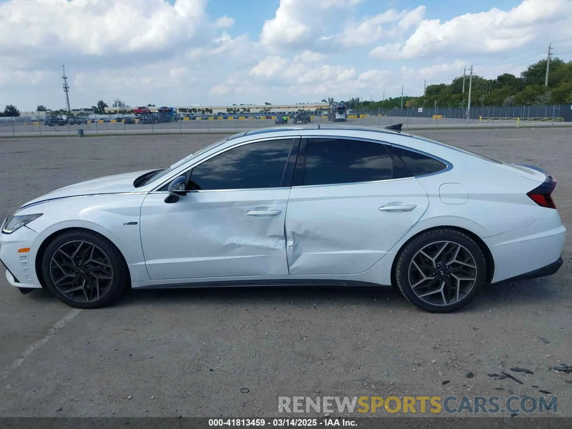 14 Photograph of a damaged car 5NPEK4JC7MH125036 HYUNDAI SONATA 2021
