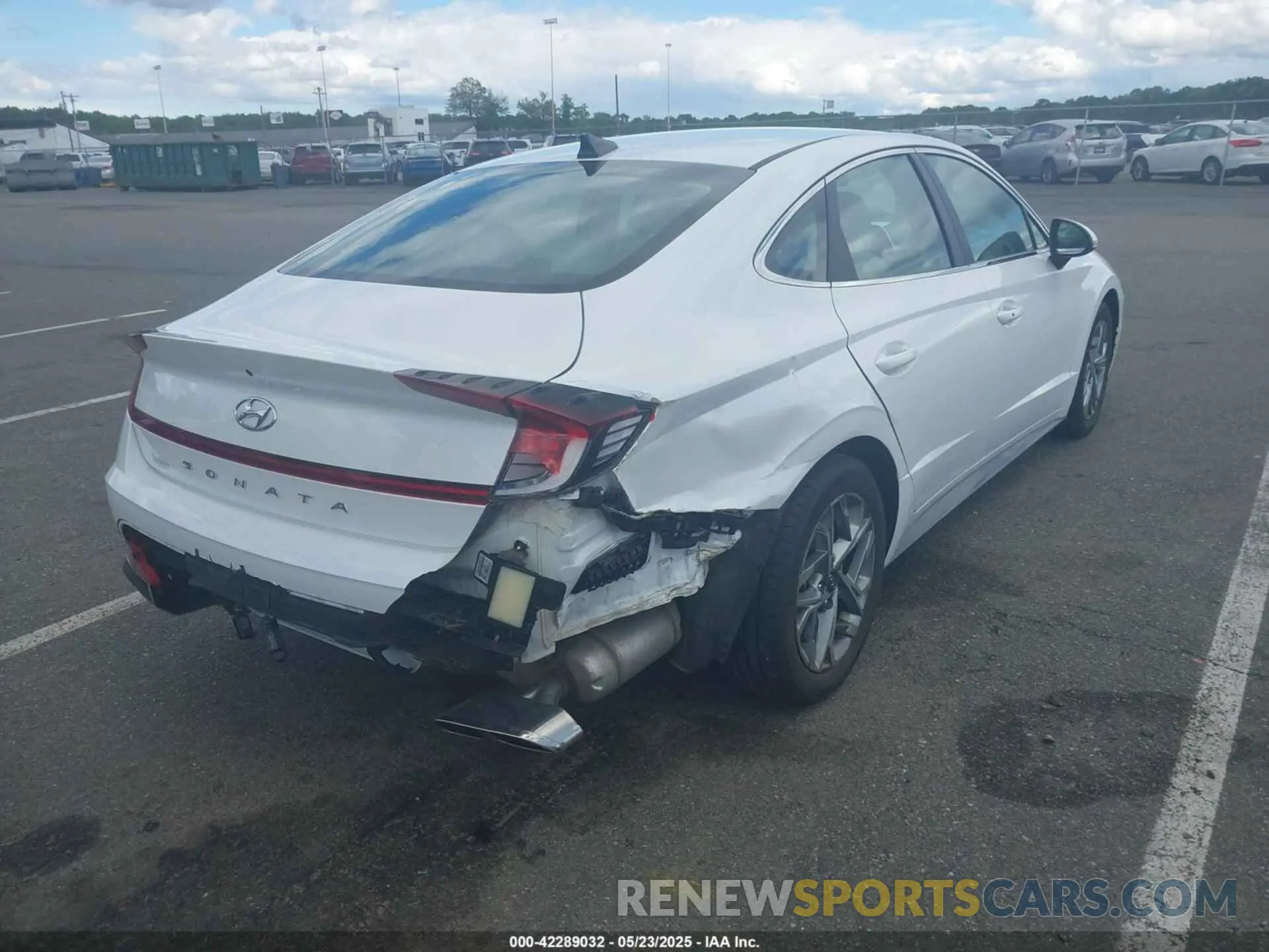 4 Photograph of a damaged car 5NPEL4JA0MH070795 HYUNDAI SONATA 2021