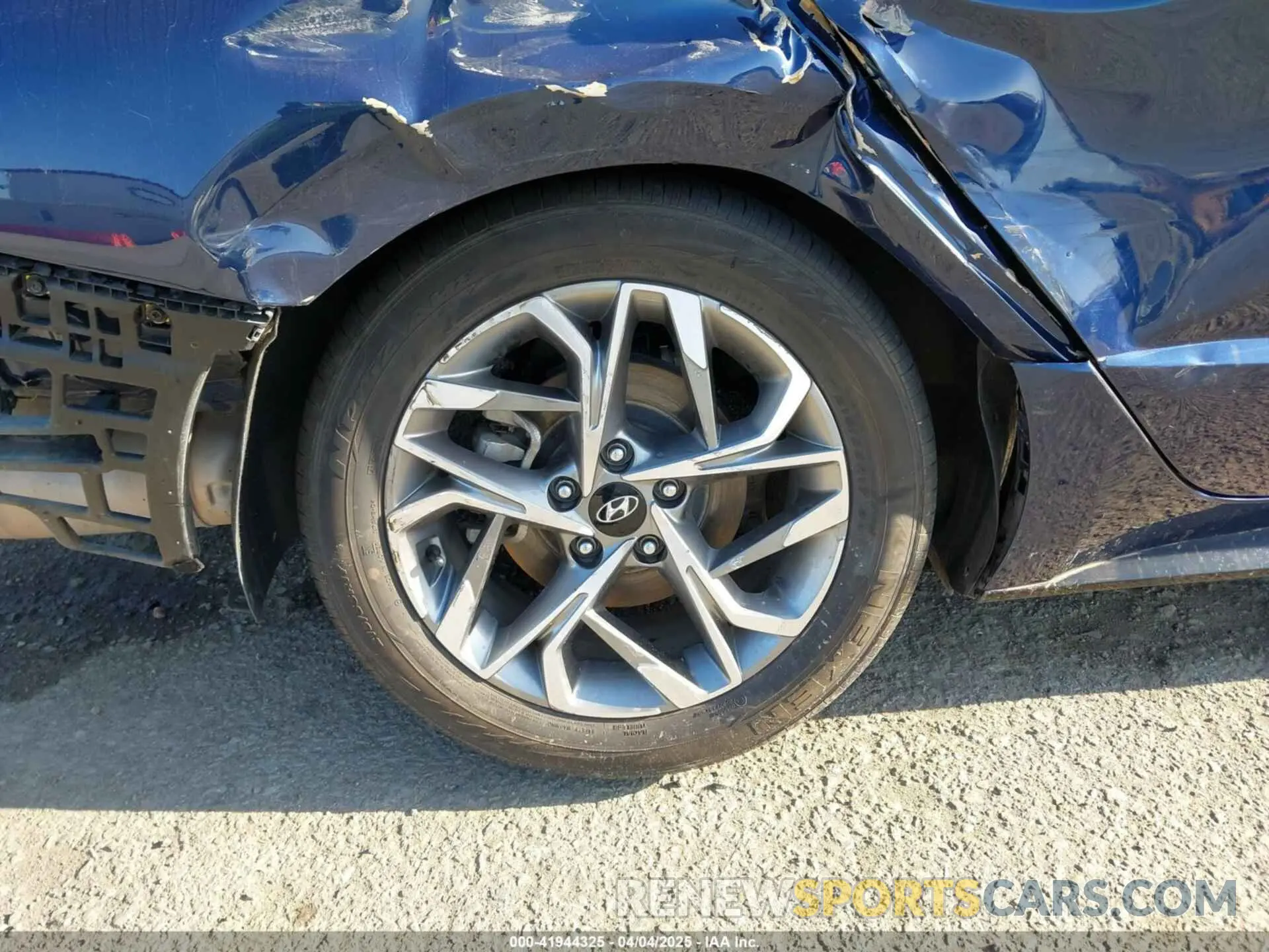 18 Photograph of a damaged car 5NPEL4JA0MH085023 HYUNDAI SONATA 2021