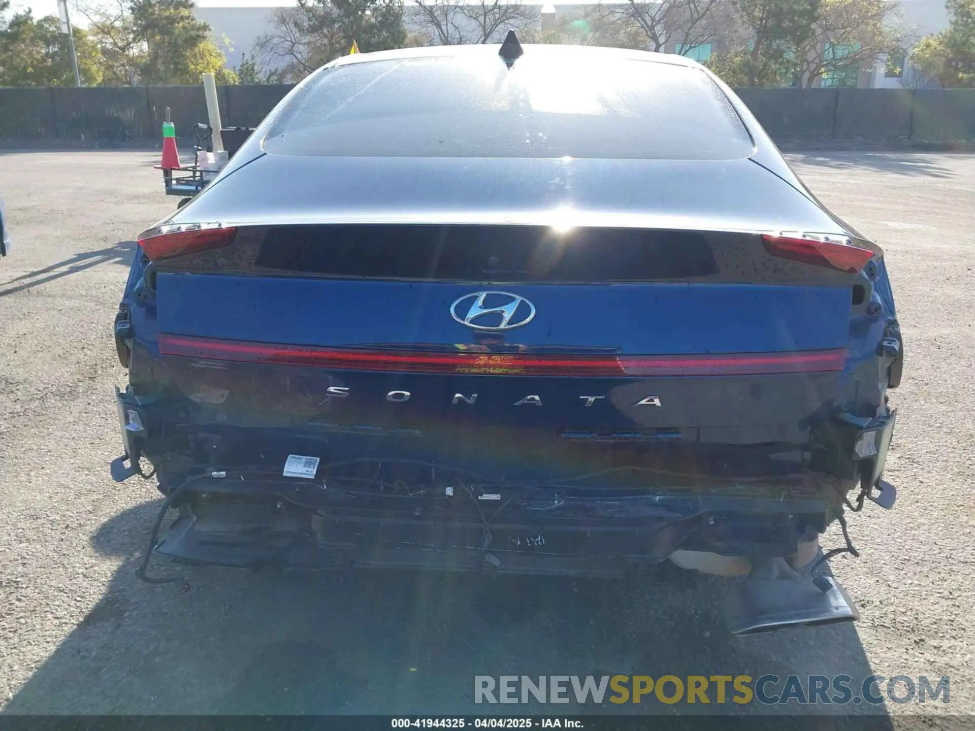 19 Photograph of a damaged car 5NPEL4JA0MH085023 HYUNDAI SONATA 2021