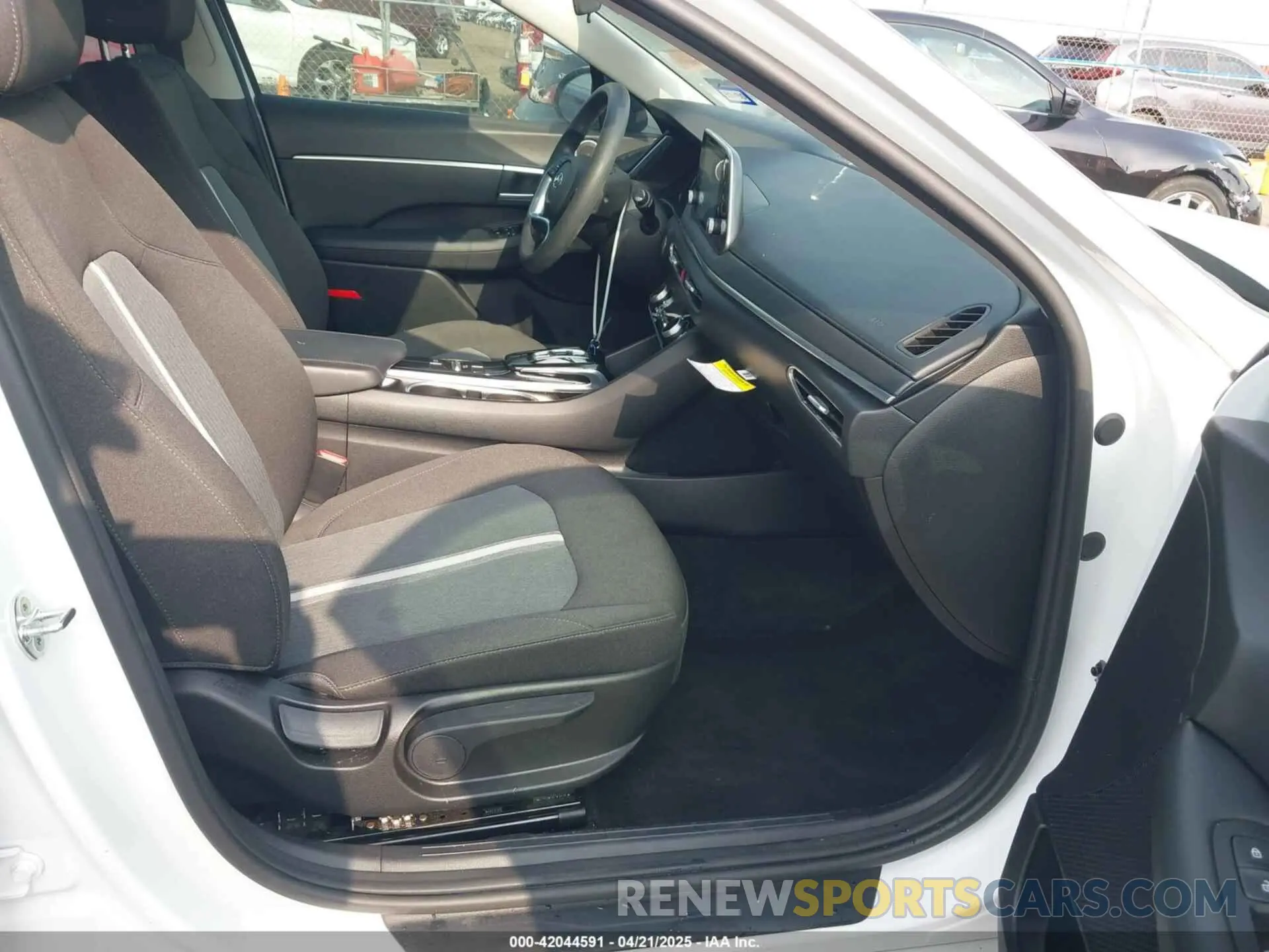 5 Photograph of a damaged car 5NPEL4JA0MH094594 HYUNDAI SONATA 2021
