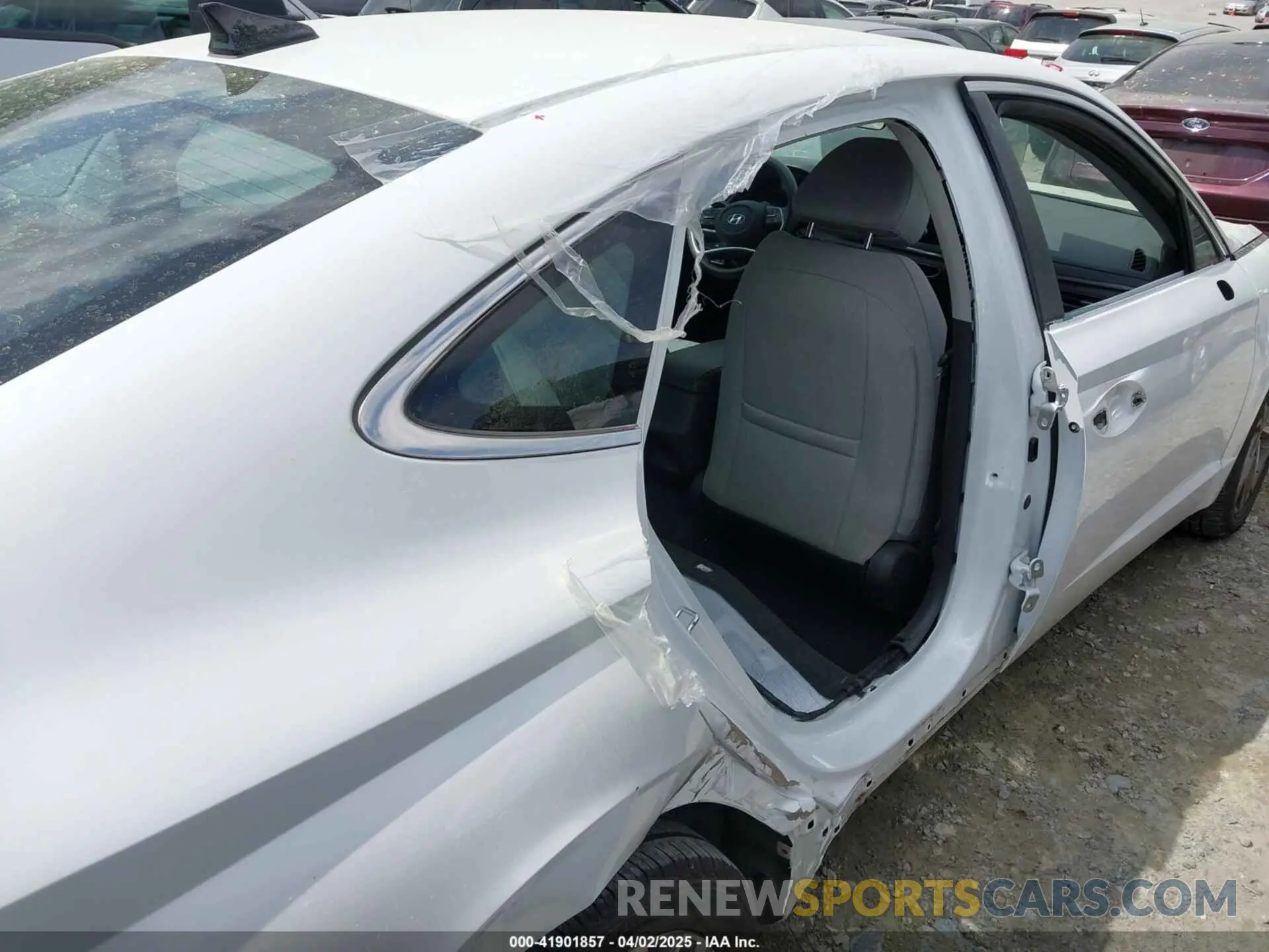 12 Photograph of a damaged car 5NPEL4JA3MH121657 HYUNDAI SONATA 2021