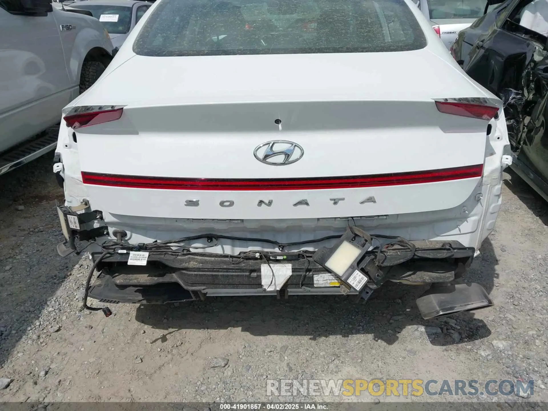 14 Photograph of a damaged car 5NPEL4JA3MH121657 HYUNDAI SONATA 2021