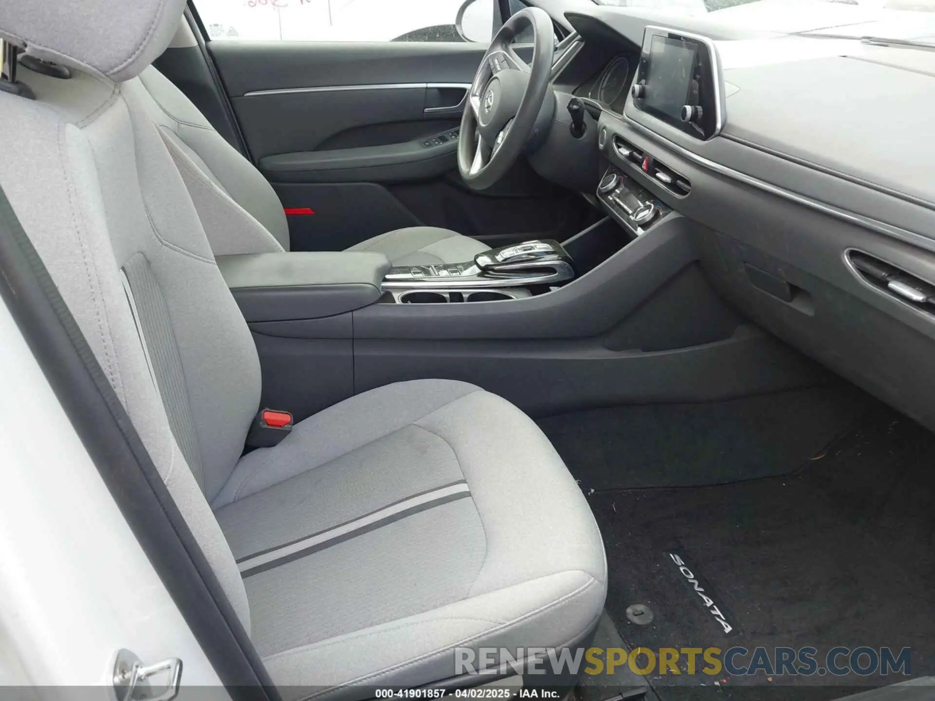 5 Photograph of a damaged car 5NPEL4JA3MH121657 HYUNDAI SONATA 2021