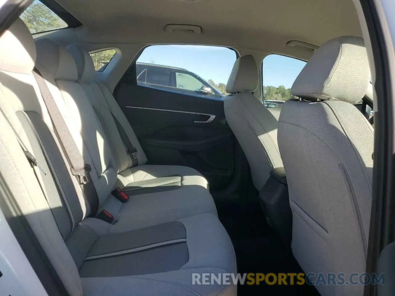 10 Photograph of a damaged car 5NPEL4JA4MH104043 HYUNDAI SONATA 2021