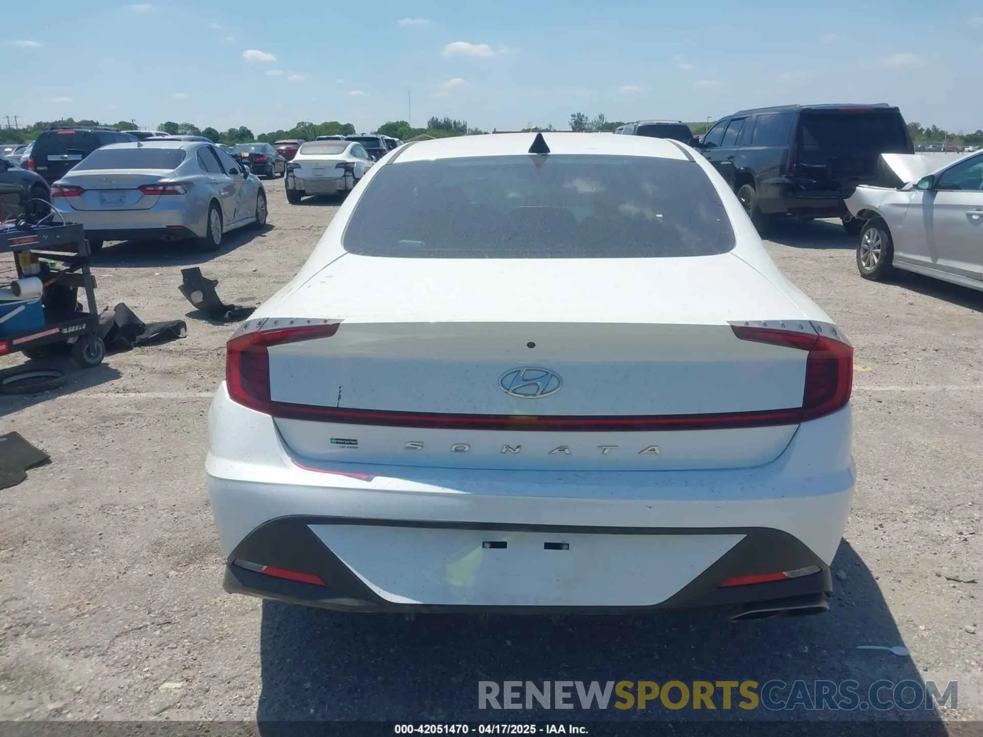 15 Photograph of a damaged car 5NPEL4JA6MH065794 HYUNDAI SONATA 2021