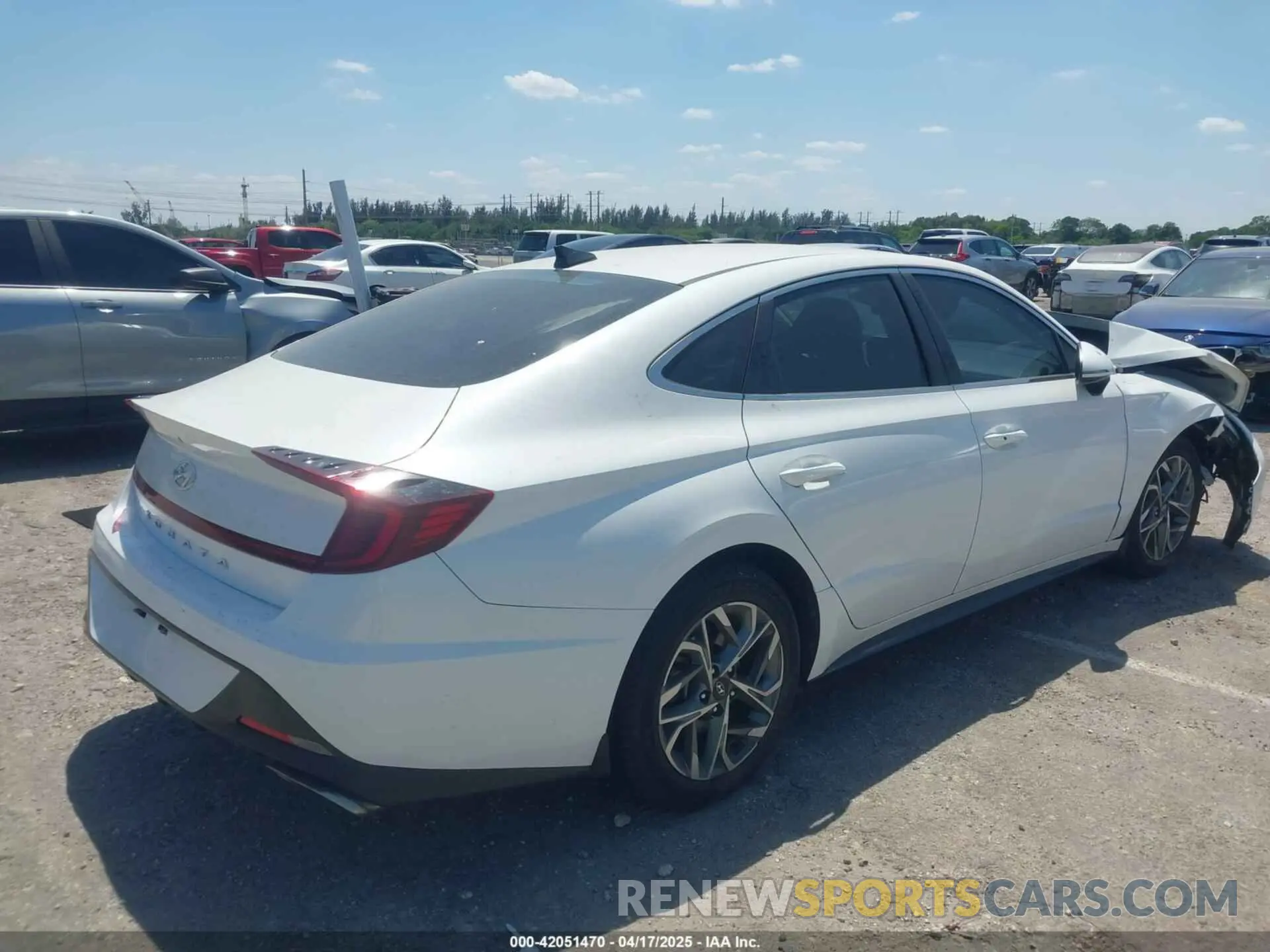 4 Photograph of a damaged car 5NPEL4JA6MH065794 HYUNDAI SONATA 2021
