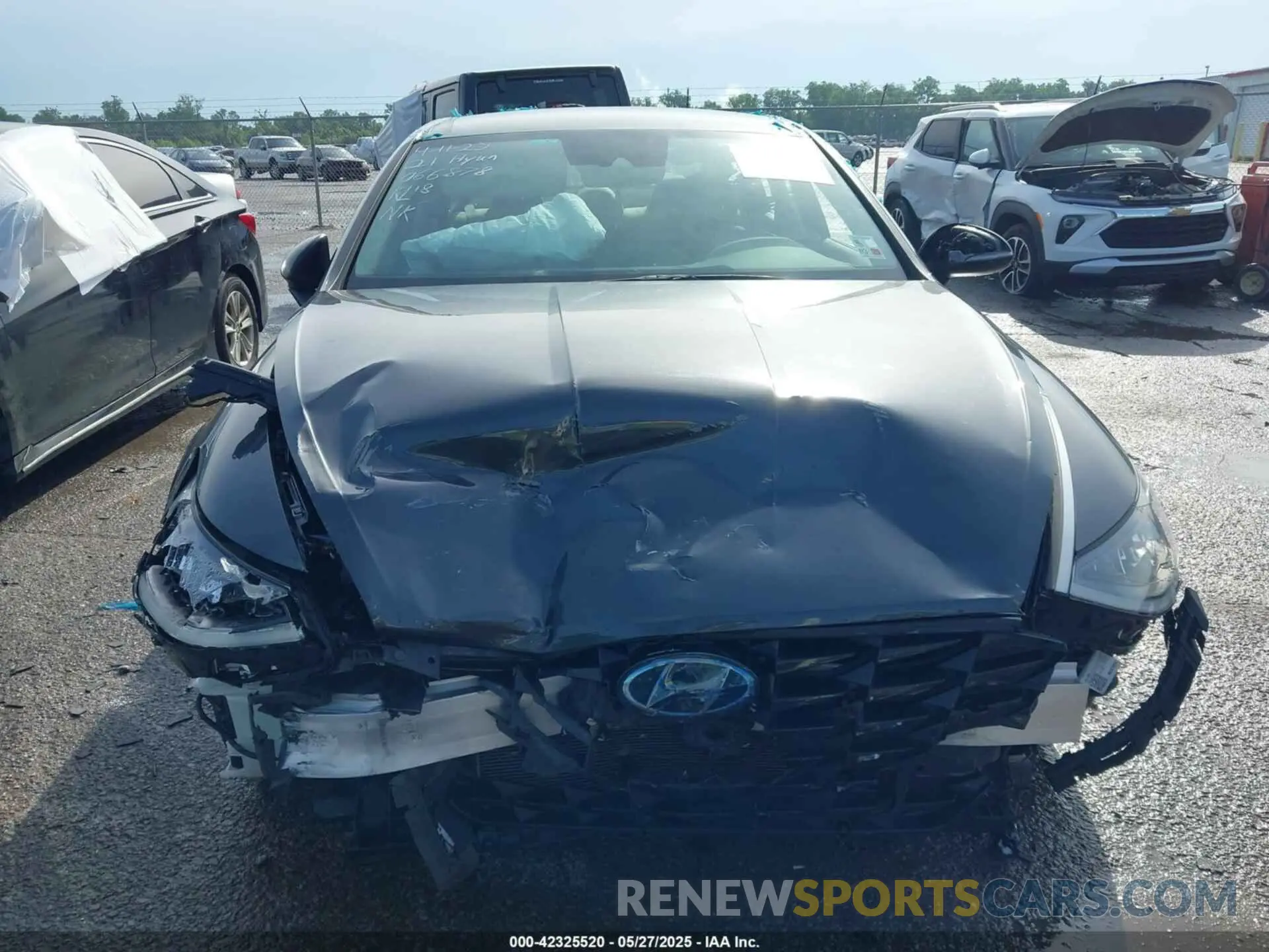 11 Photograph of a damaged car 5NPEL4JA6MH066878 HYUNDAI SONATA 2021