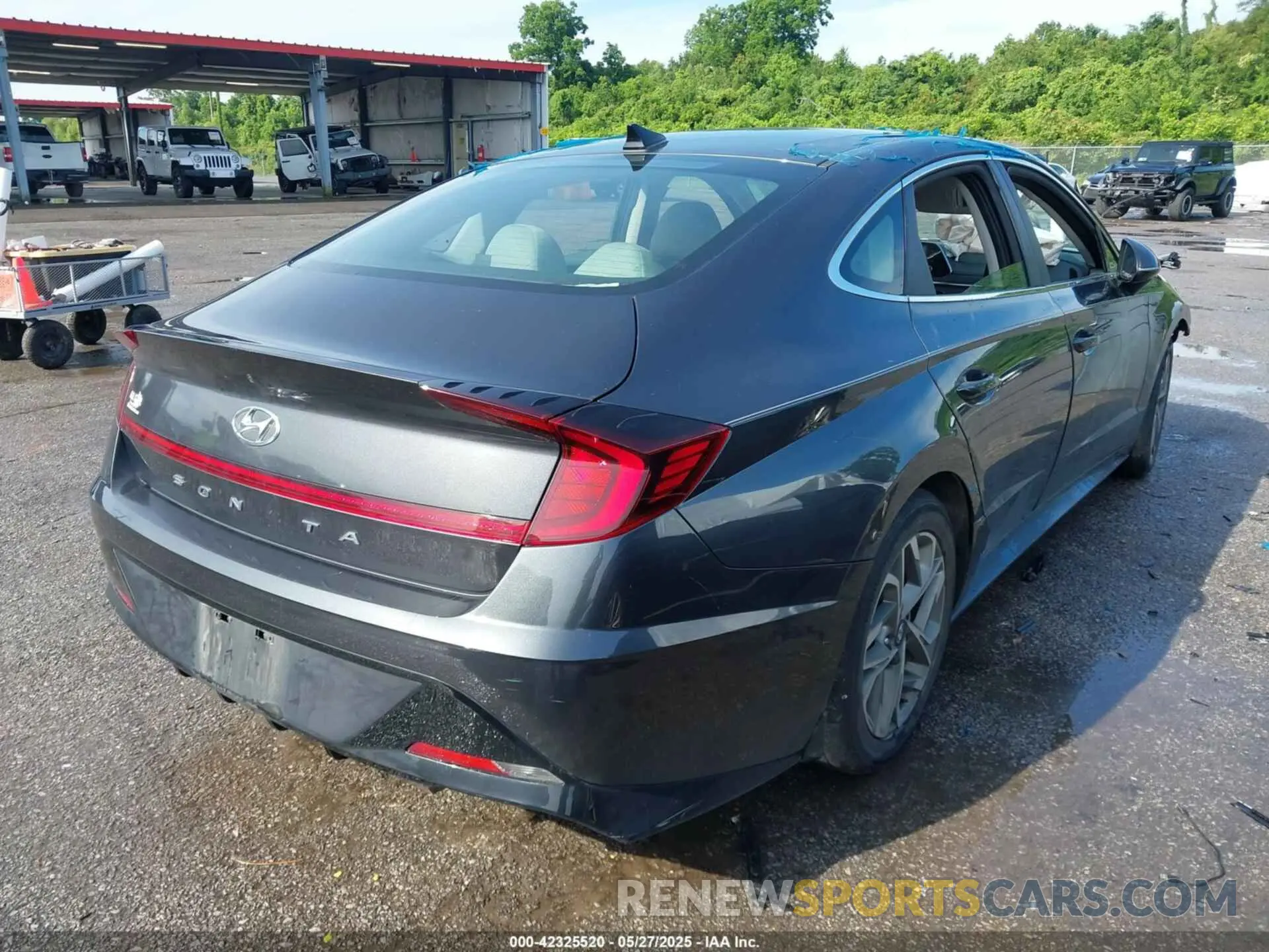4 Photograph of a damaged car 5NPEL4JA6MH066878 HYUNDAI SONATA 2021