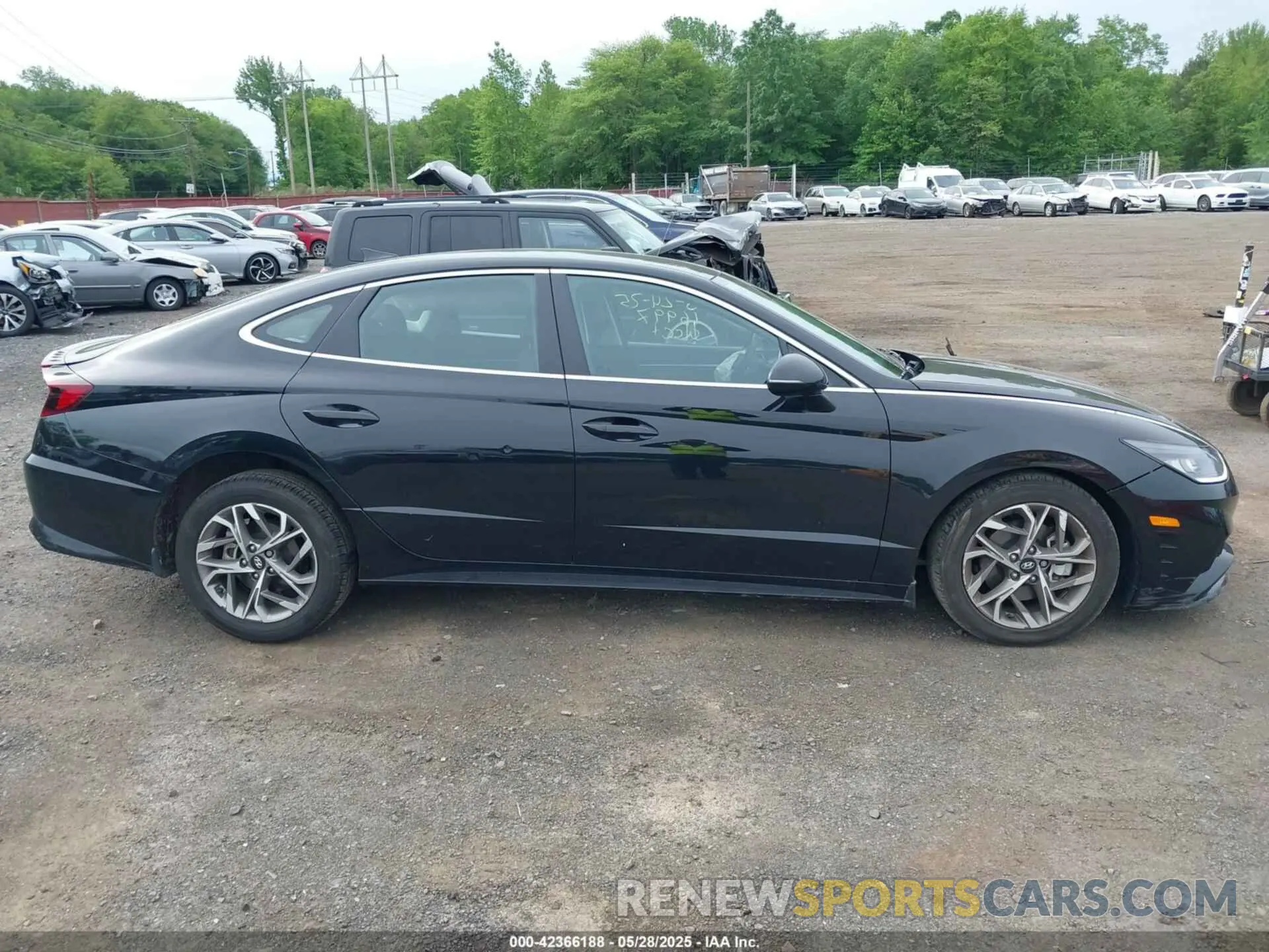 13 Photograph of a damaged car 5NPEL4JA6MH121779 HYUNDAI SONATA 2021