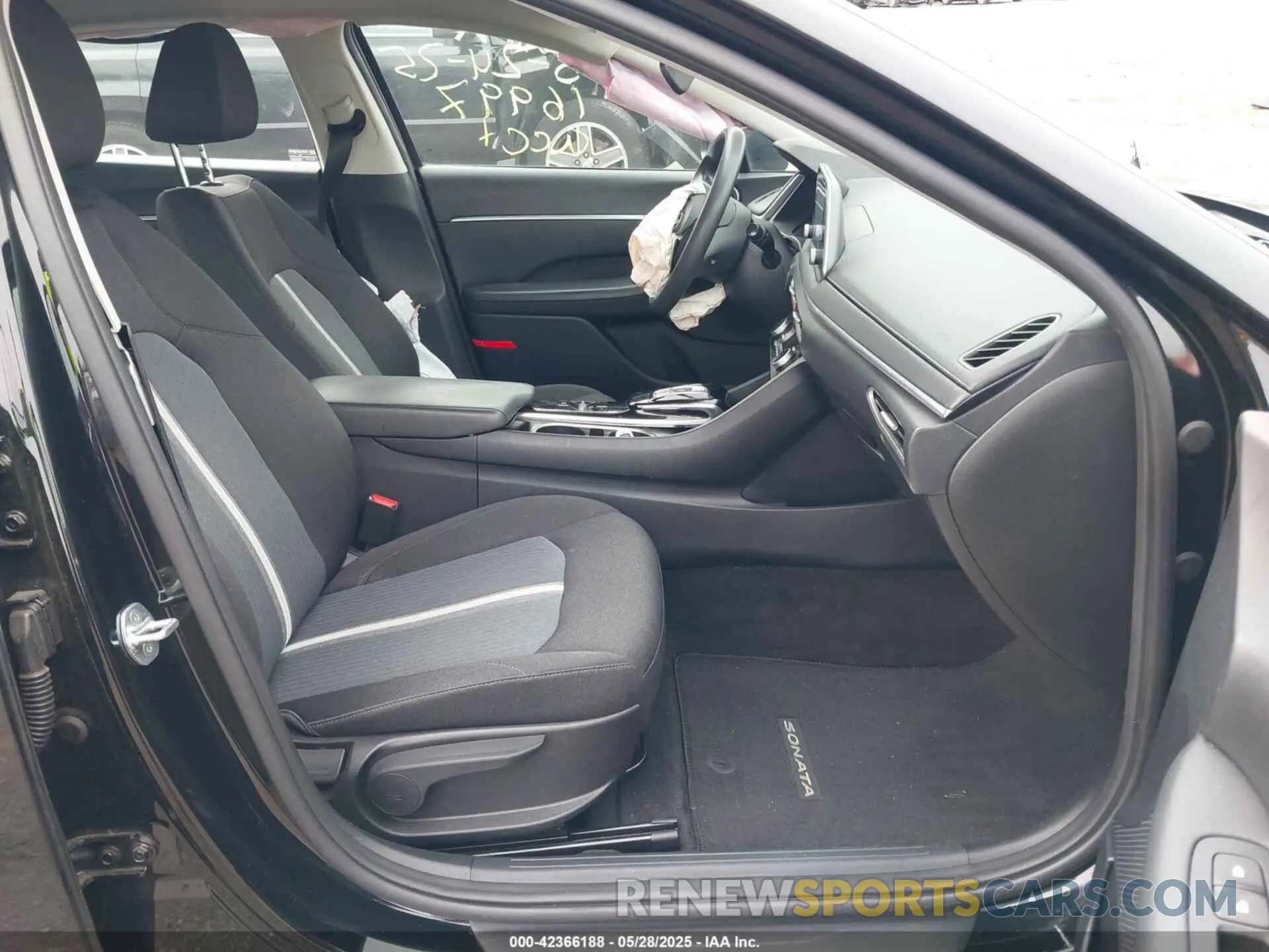 5 Photograph of a damaged car 5NPEL4JA6MH121779 HYUNDAI SONATA 2021