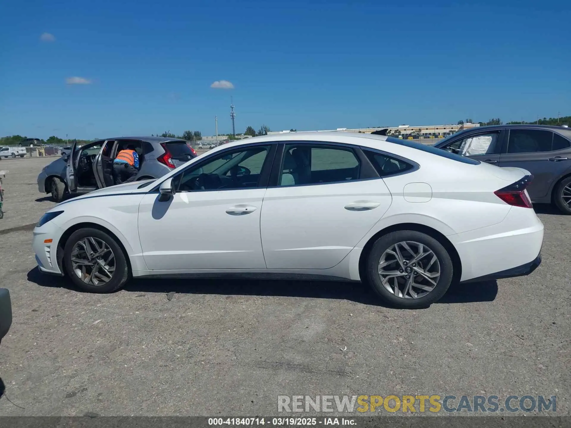 14 Photograph of a damaged car 5NPEL4JA8MH069006 HYUNDAI SONATA 2021