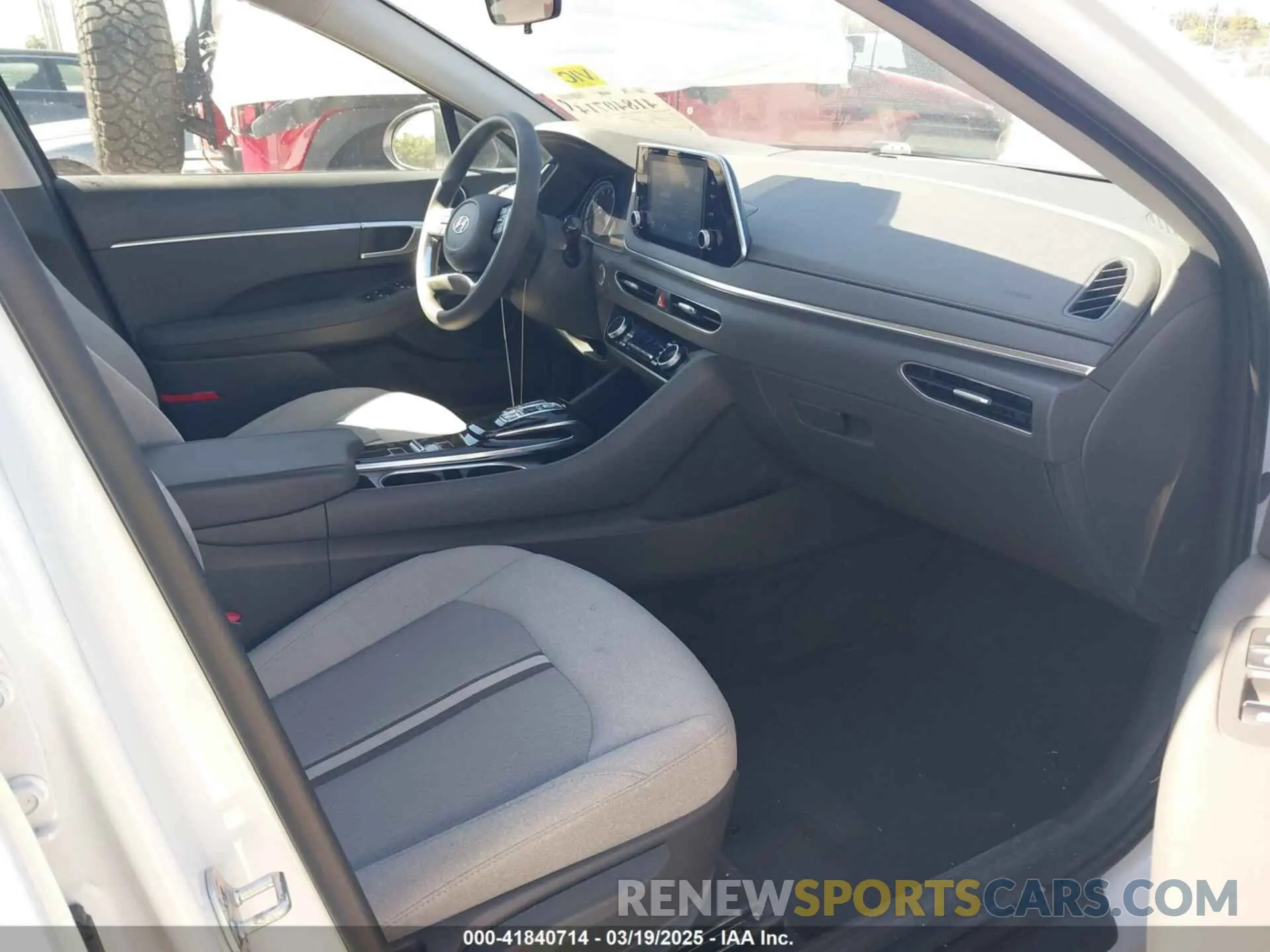5 Photograph of a damaged car 5NPEL4JA8MH069006 HYUNDAI SONATA 2021