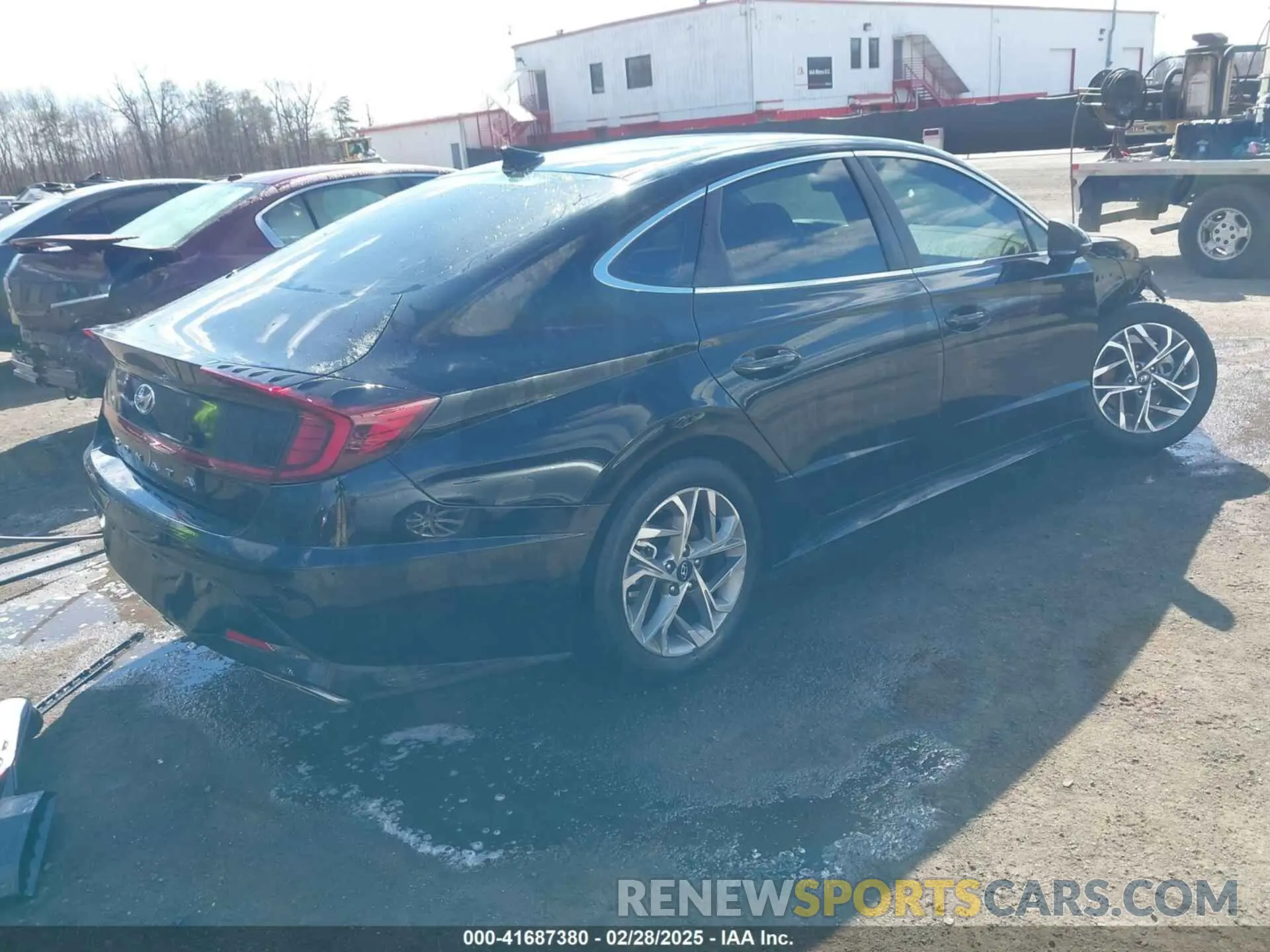 4 Photograph of a damaged car 5NPEL4JA8MH102974 HYUNDAI SONATA 2021