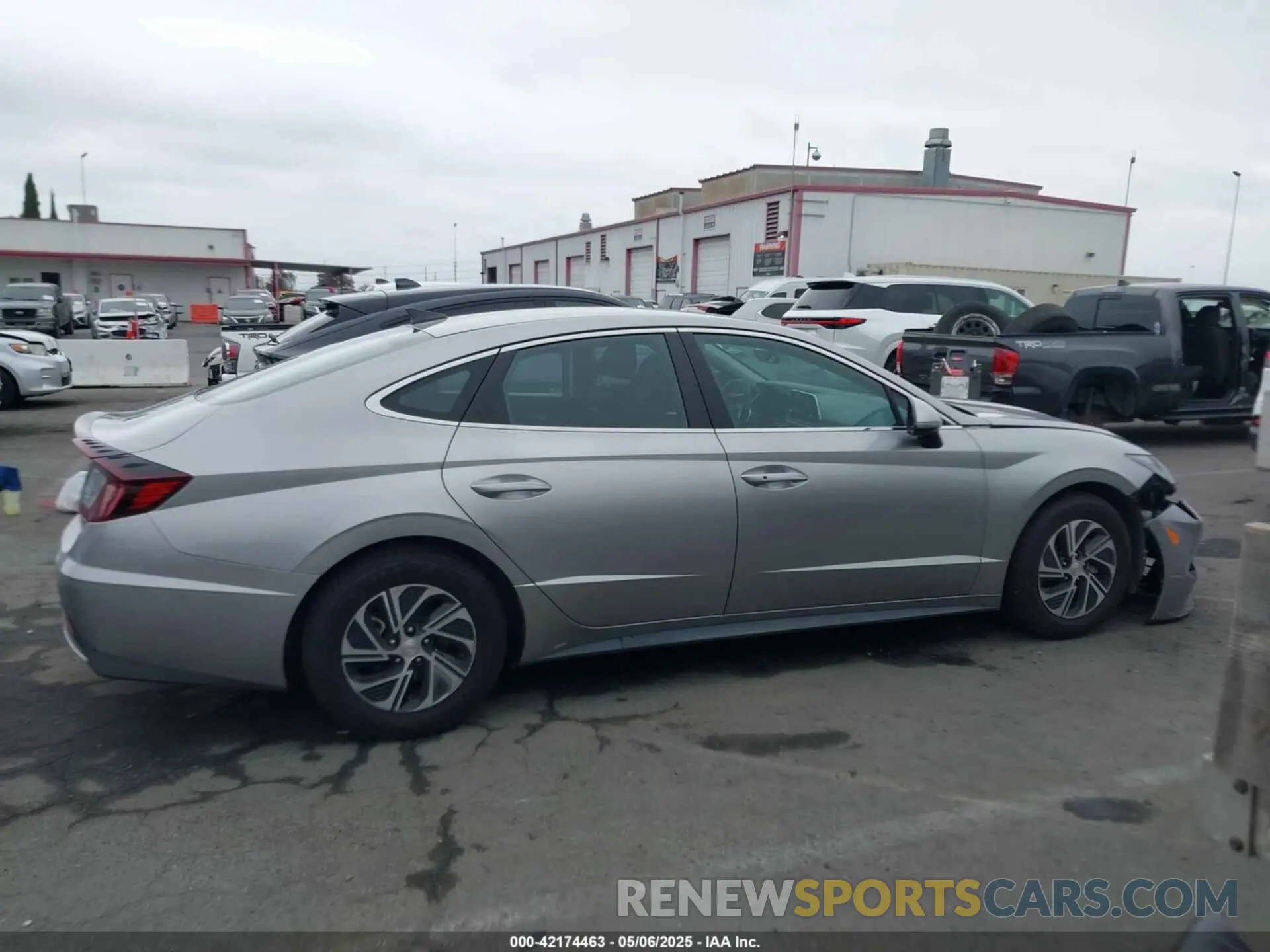 14 Photograph of a damaged car KMHL24JJ6MA023753 HYUNDAI SONATA 2021